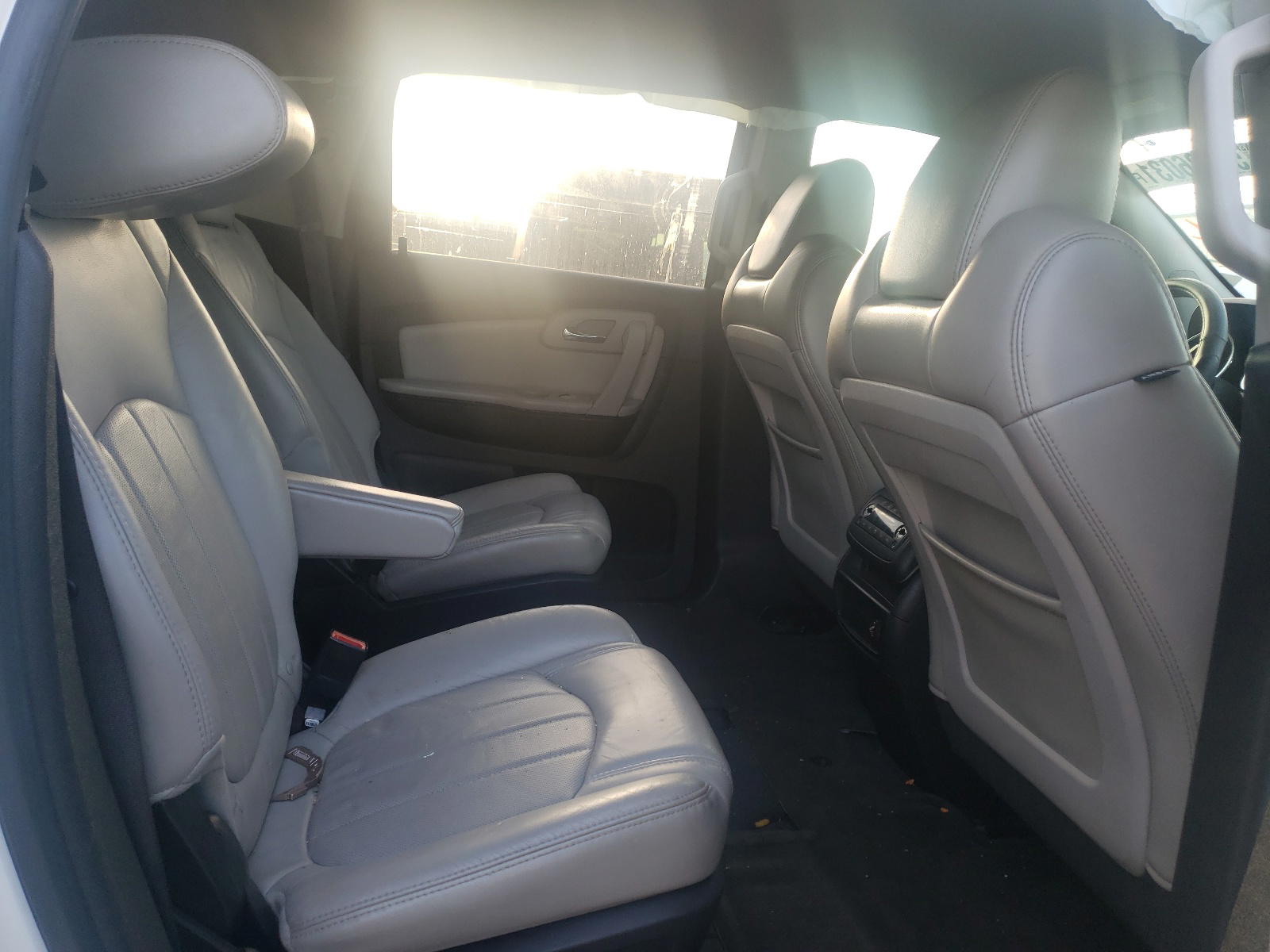Photo 6 from auction – 2011 CHEVROLET TRAVERSE L with VIN 1GNKVLED6BJ124754