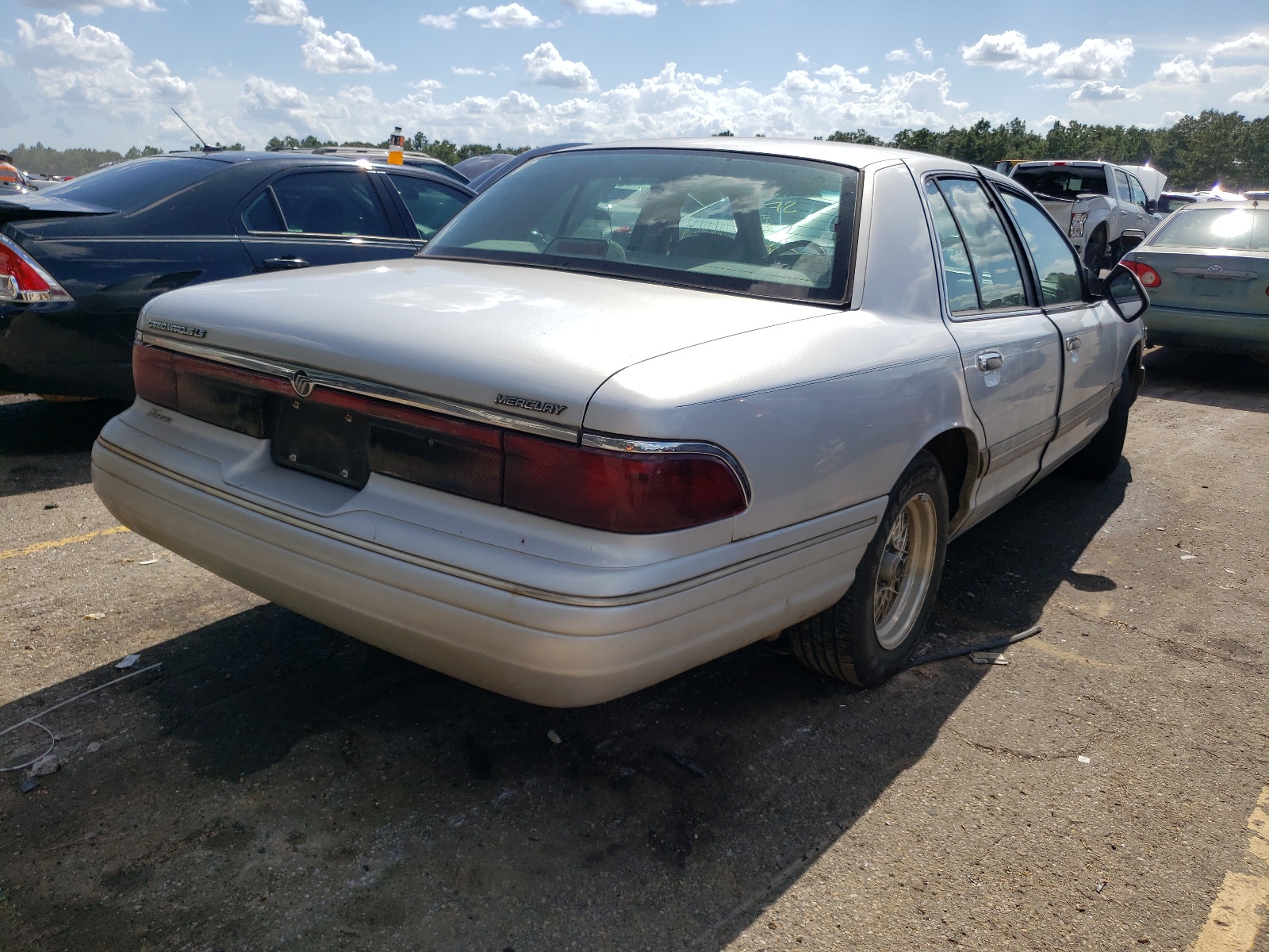 Photo 4 from auction – 1997 MERCURY GRAND MARQ with VIN 2MELM75W3VX664260