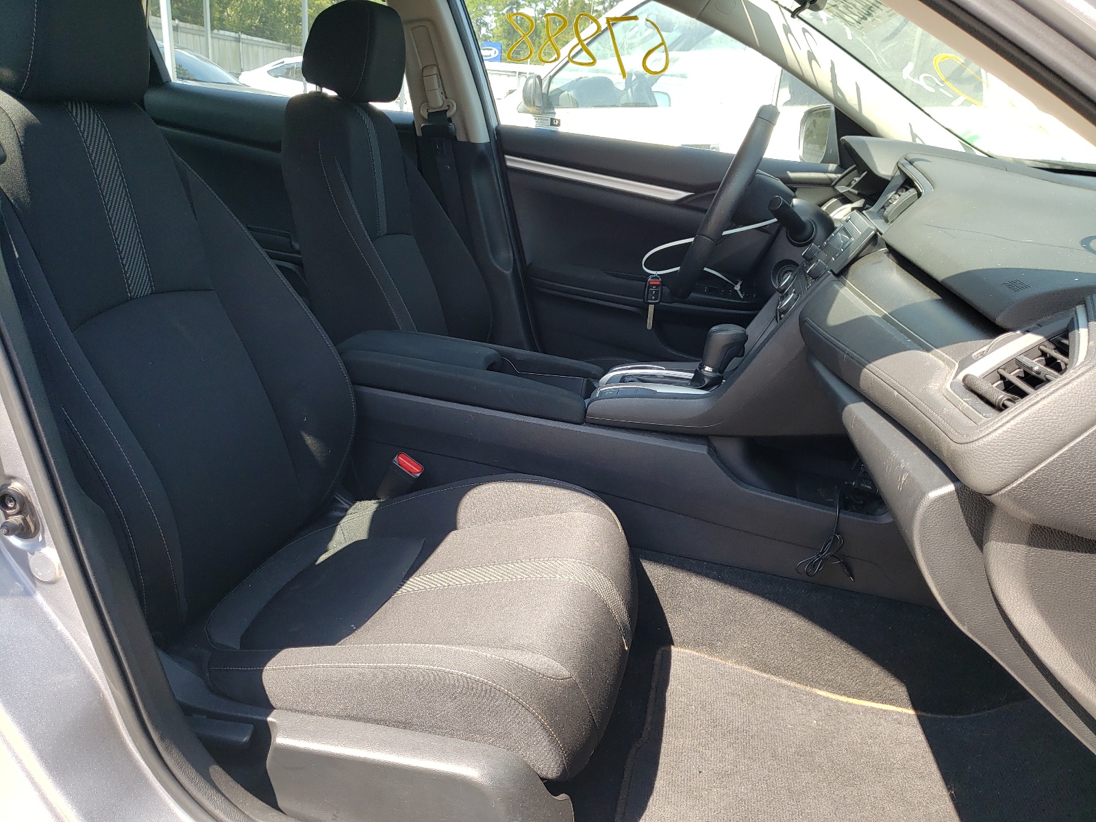 Photo 5 from auction – 2017 HONDA CIVIC LX with VIN 19XFC2F57HE047433