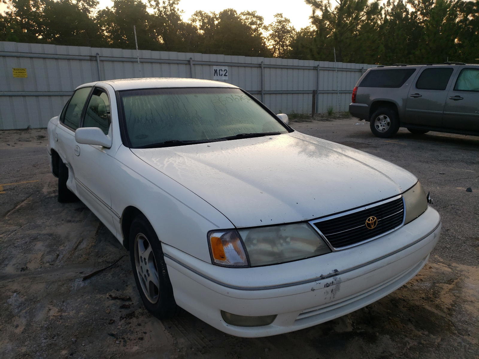 TOYOTA AVALON 1998 with VIN 4T1BF18B5WU244498 - Photo from auction