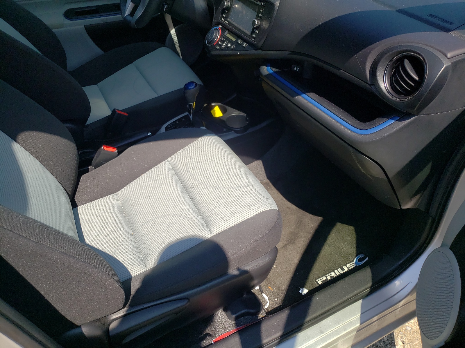 Photo 5 from auction – 2013 TOYOTA PRIUS C with VIN JTDKDTB30D1542737