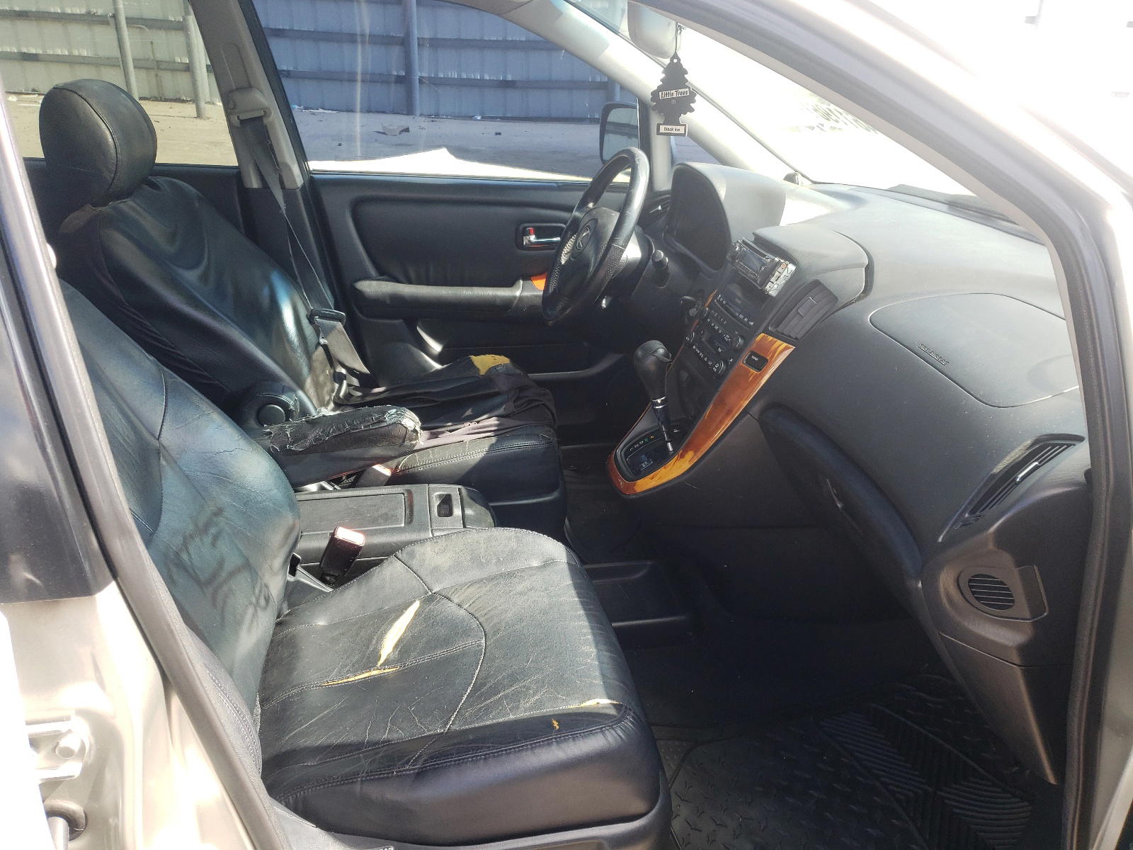 Photo 5 from auction – 2001 LEXUS RX 300 with VIN JTJGF10U010111877