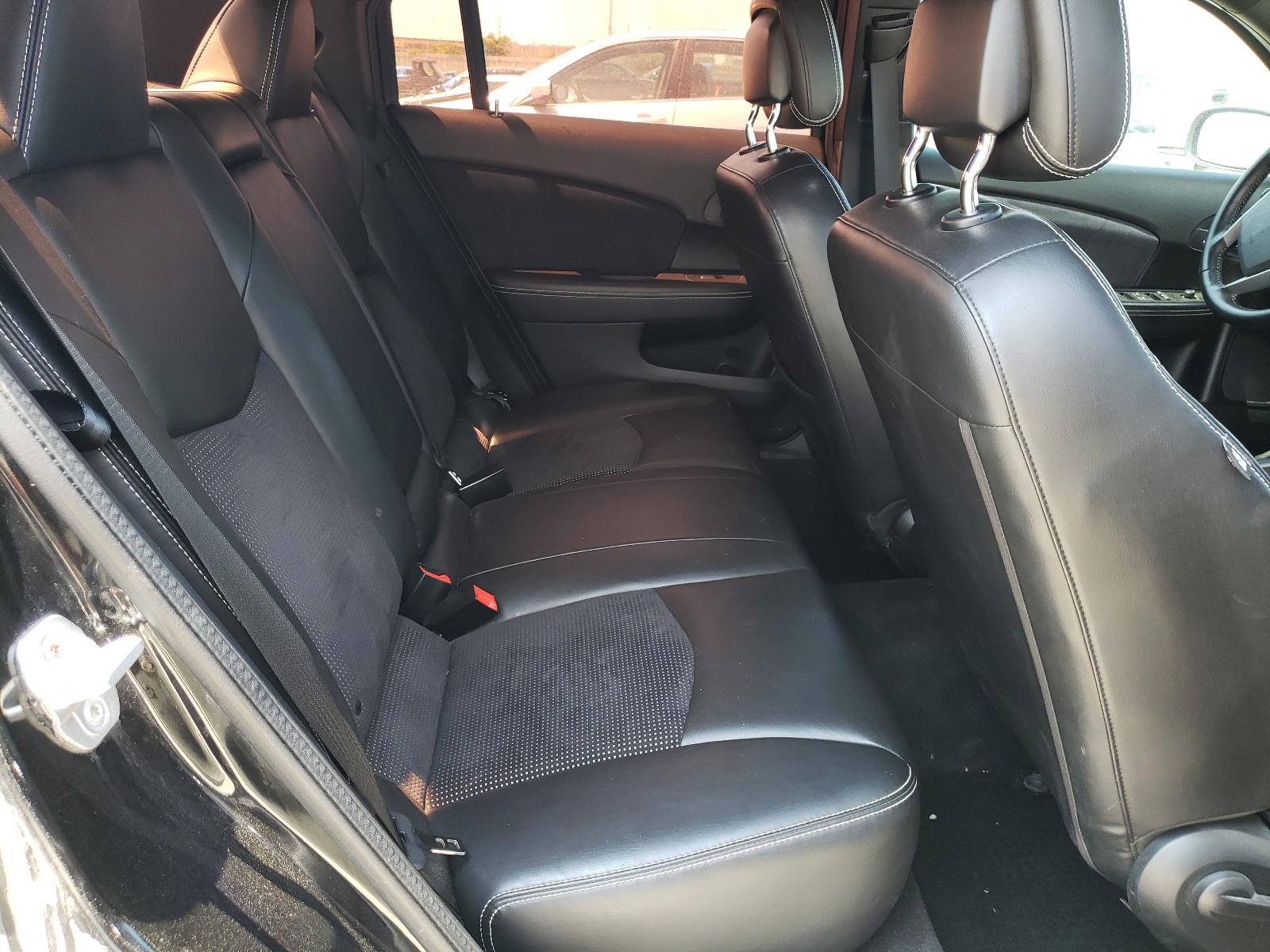 Photo 6 from auction – 2011 CHRYSLER 200 S with VIN 1C3BC8FG7BN612130