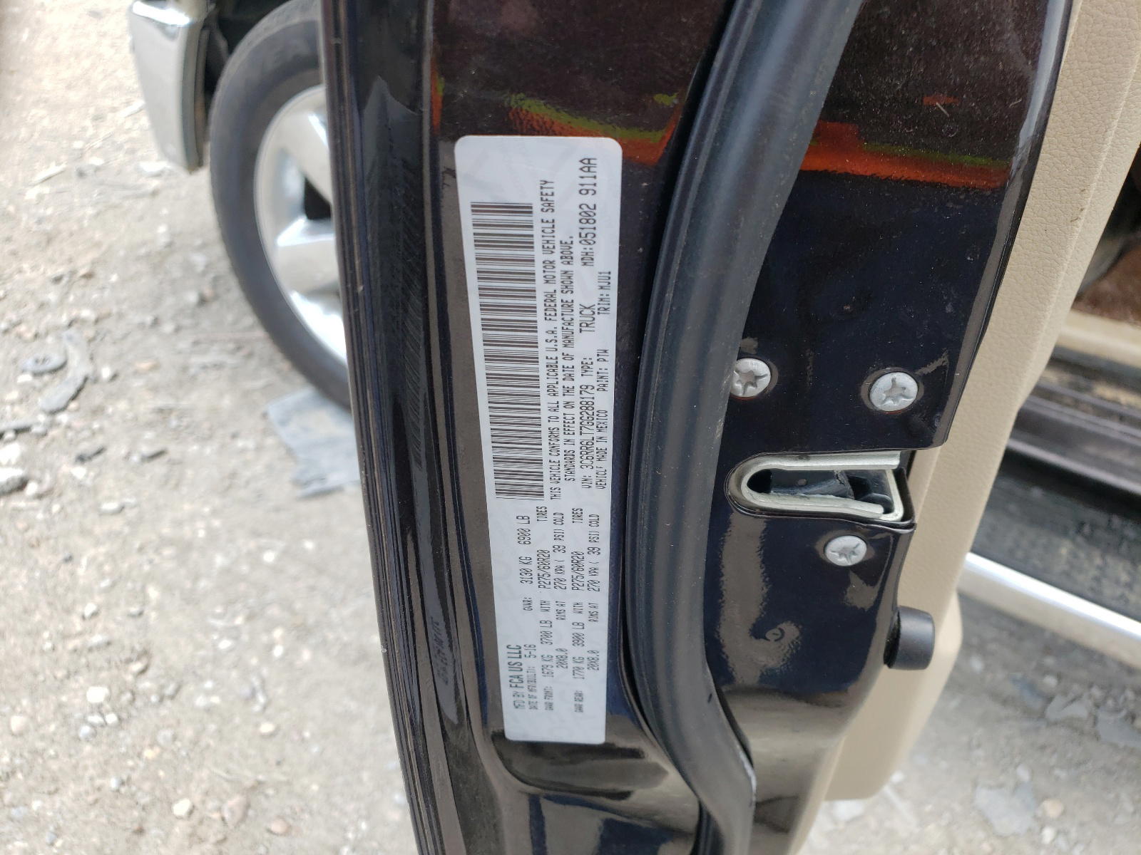 Photo 10 from auction – 2016 RAM 1500 SLT with VIN 3C6RR6LT7GG288179