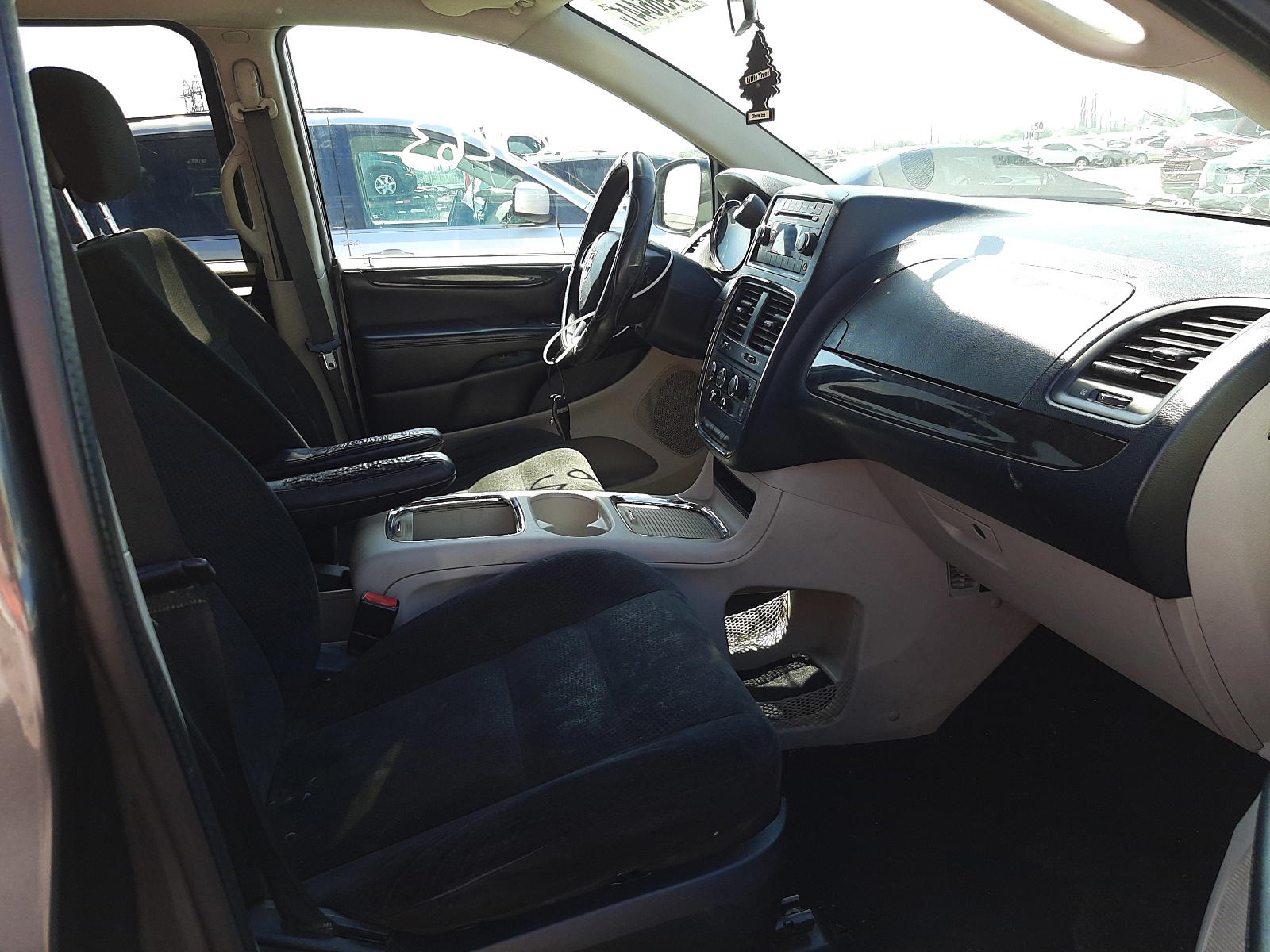 Photo 5 from auction – 2016 DODGE GRAND CARA with VIN 2C4RDGCGXGR362043