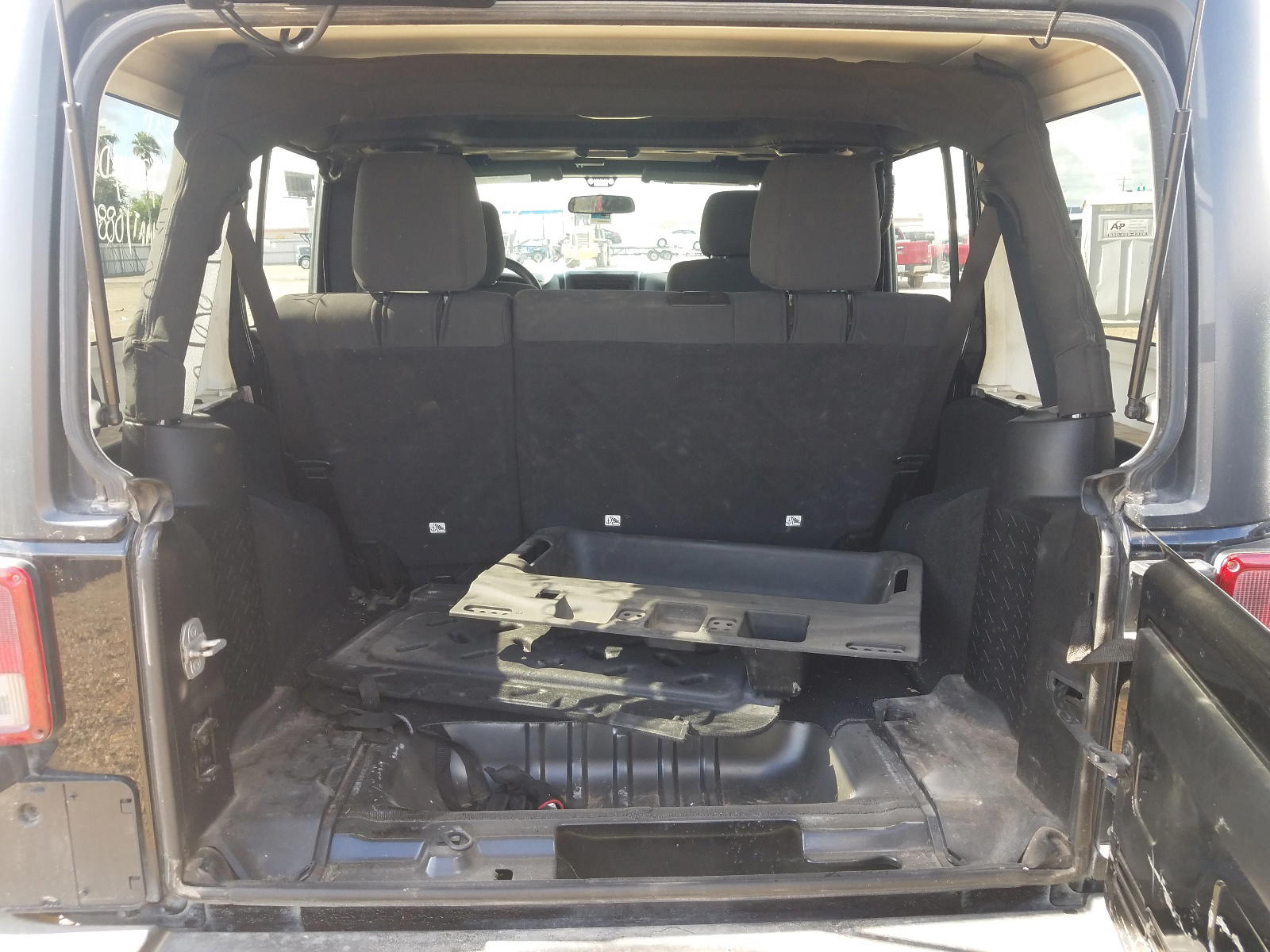 Photo 9 from auction – 2012 JEEP WRANGLER U with VIN 1C4BJWDG9CL113285
