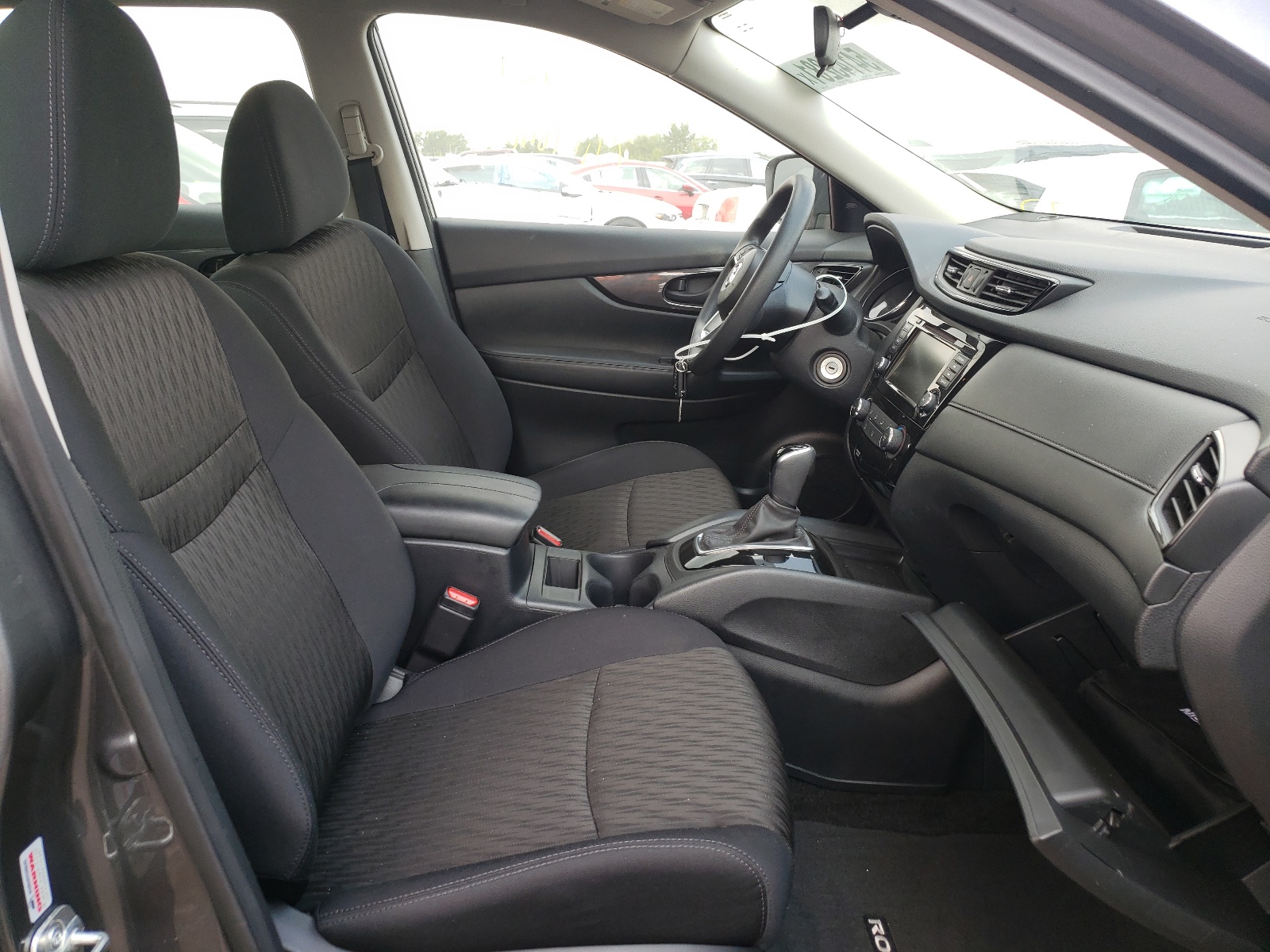 Photo 5 from auction – 2019 NISSAN ROGUE S with VIN 5N1AT2MV6KC816947