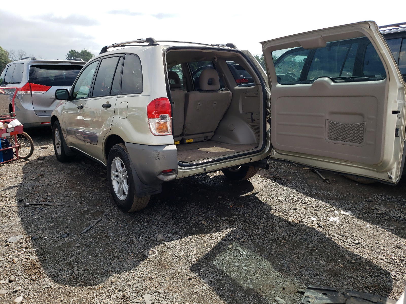 Photo 3 from auction – 2002 TOYOTA RAV4 with VIN JTEGH20V326005641