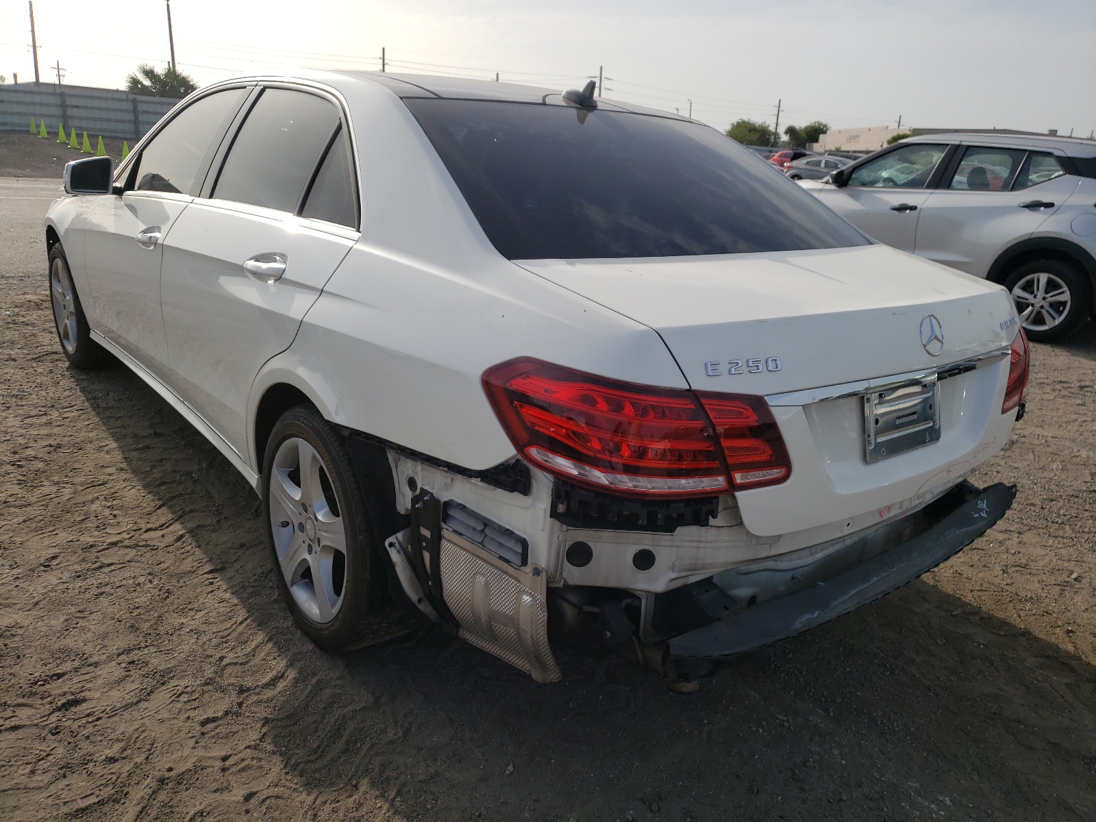 Photo 3 from auction – 2014 MERCEDES-BENZ E 250 BLUE with VIN WDDHF0EB2EA936592