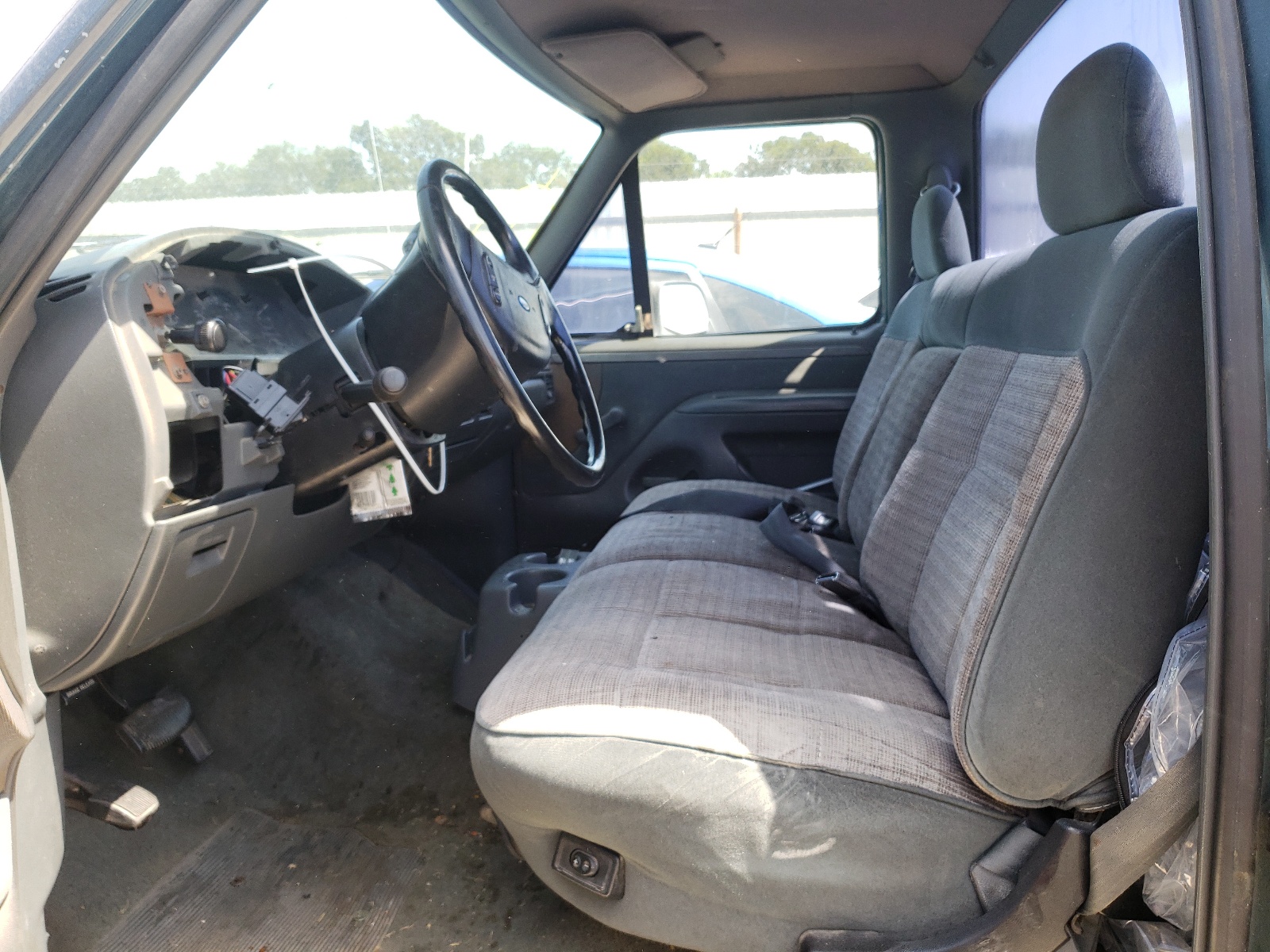Photo 17 from auction – 1993 FORD F150 with VIN 1FTDF15N0PNA49674