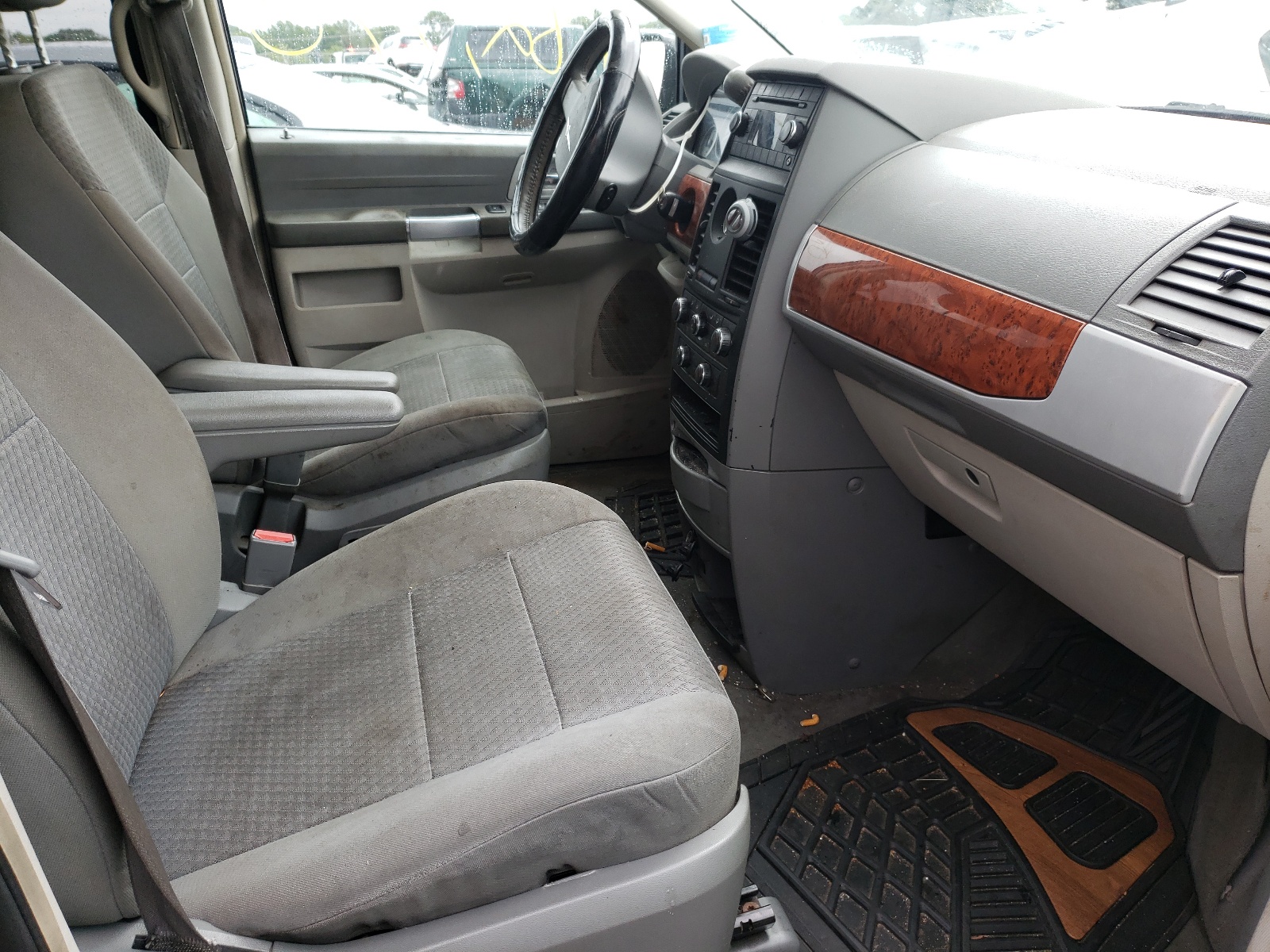 Photo 5 from auction – 2008 CHRYSLER TOWN & COU with VIN 2A8HR54P58R780441