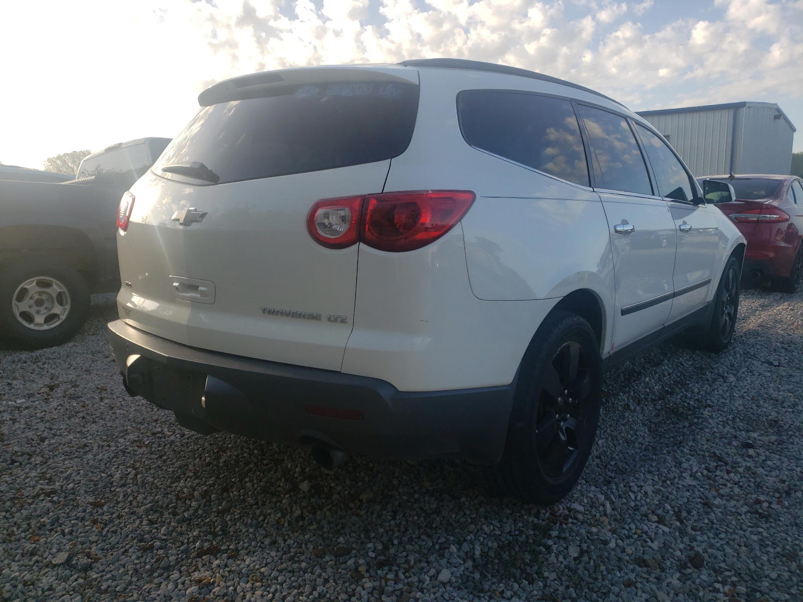 Photo 4 from auction – 2011 CHEVROLET TRAVERSE L with VIN 1GNKVLED6BJ124754