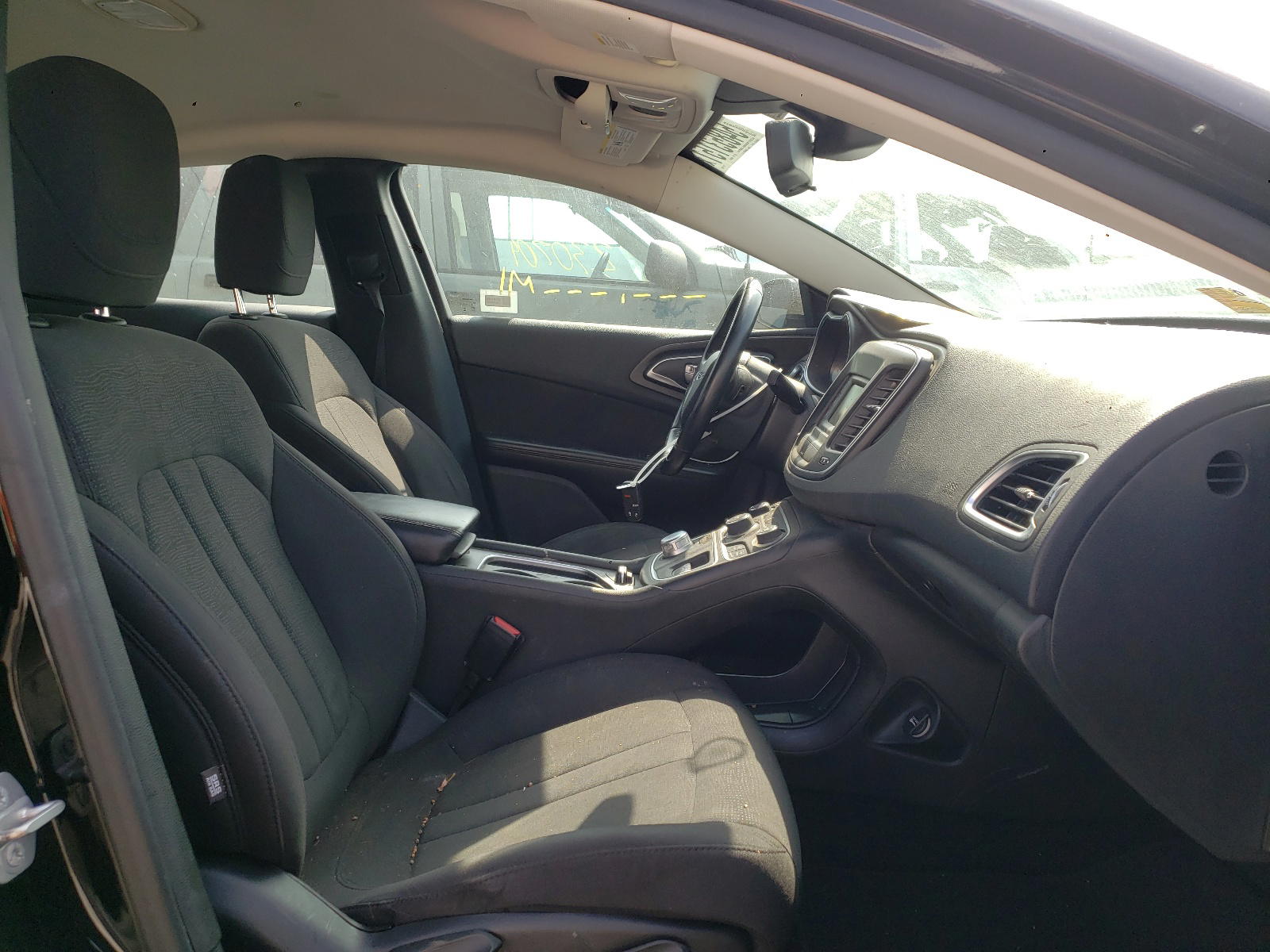 Photo 5 from auction – 2015 CHRYSLER 200 LIMITE with VIN 1C3CCCAB1FN598766