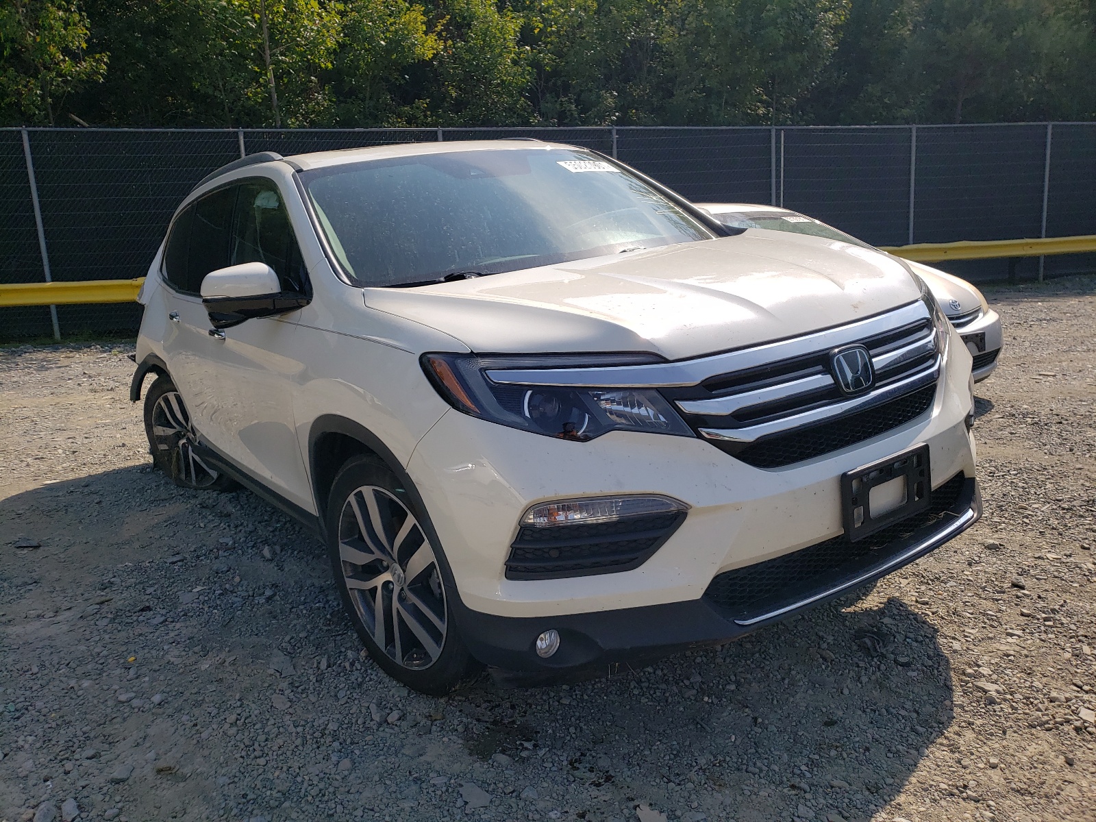 Photo 1 from auction – 2017 HONDA PILOT TOUR with VIN 5FNYF6H96HB026168