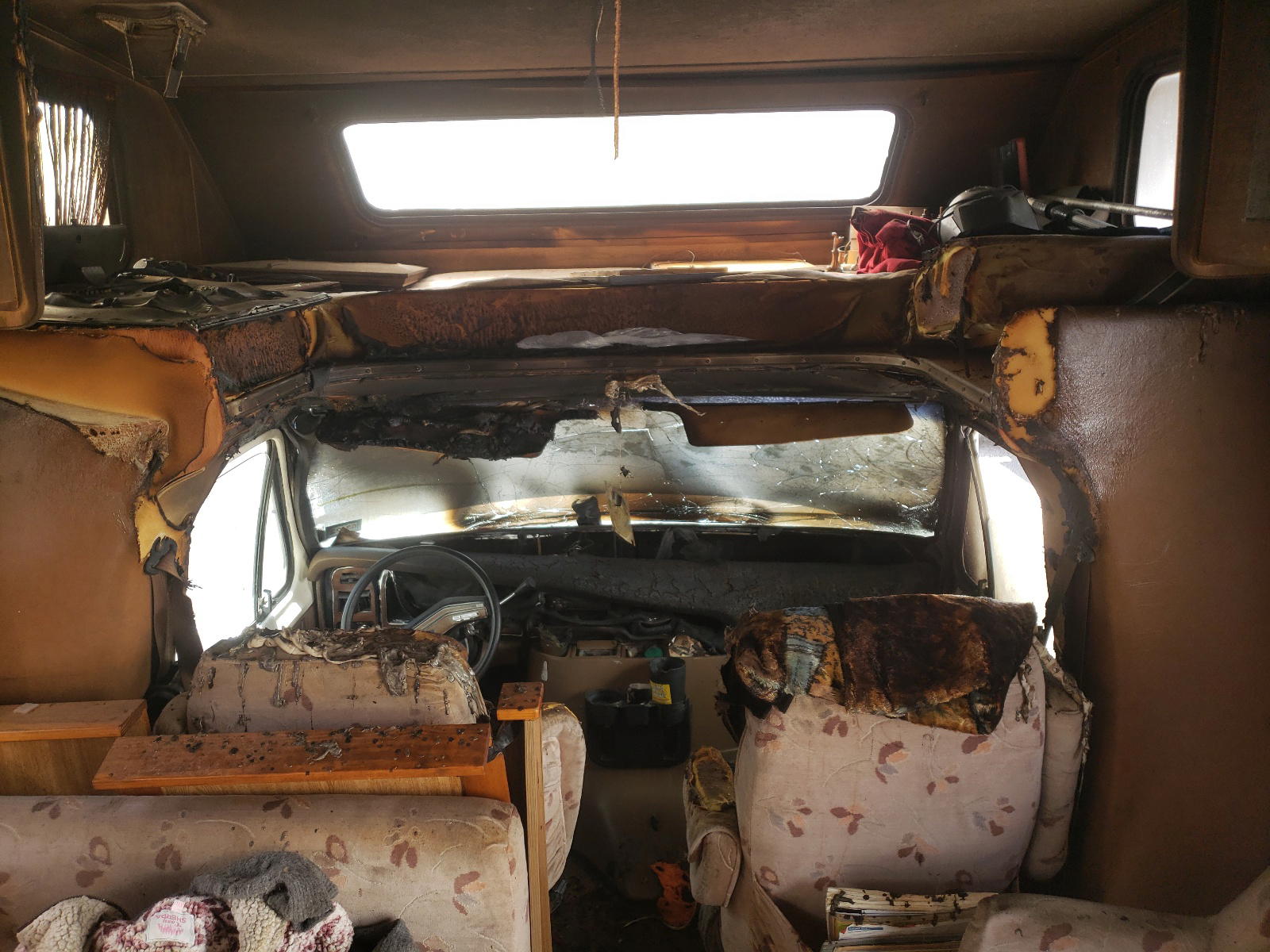 Photo 9 from auction – 1987 COACH CRUSADER with VIN 1FDKE30L3HHB36265