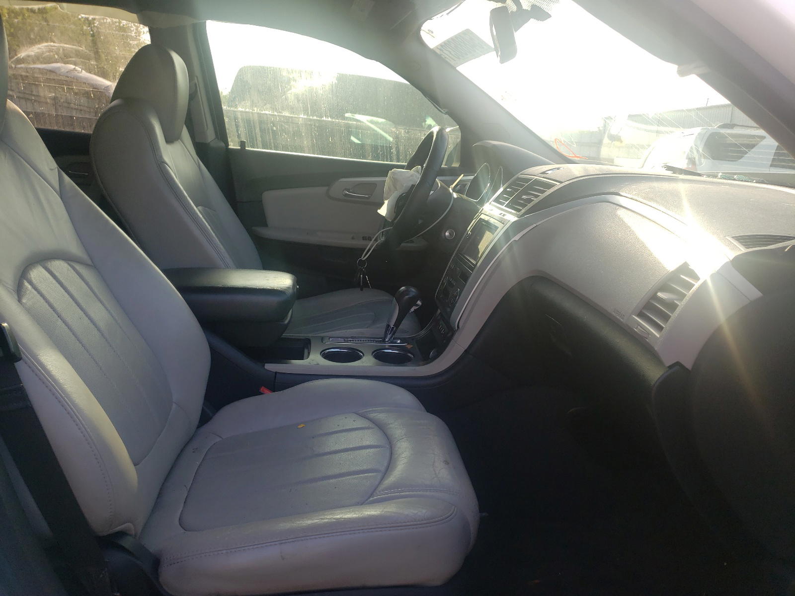 Photo 5 from auction – 2011 CHEVROLET TRAVERSE L with VIN 1GNKVLED6BJ124754