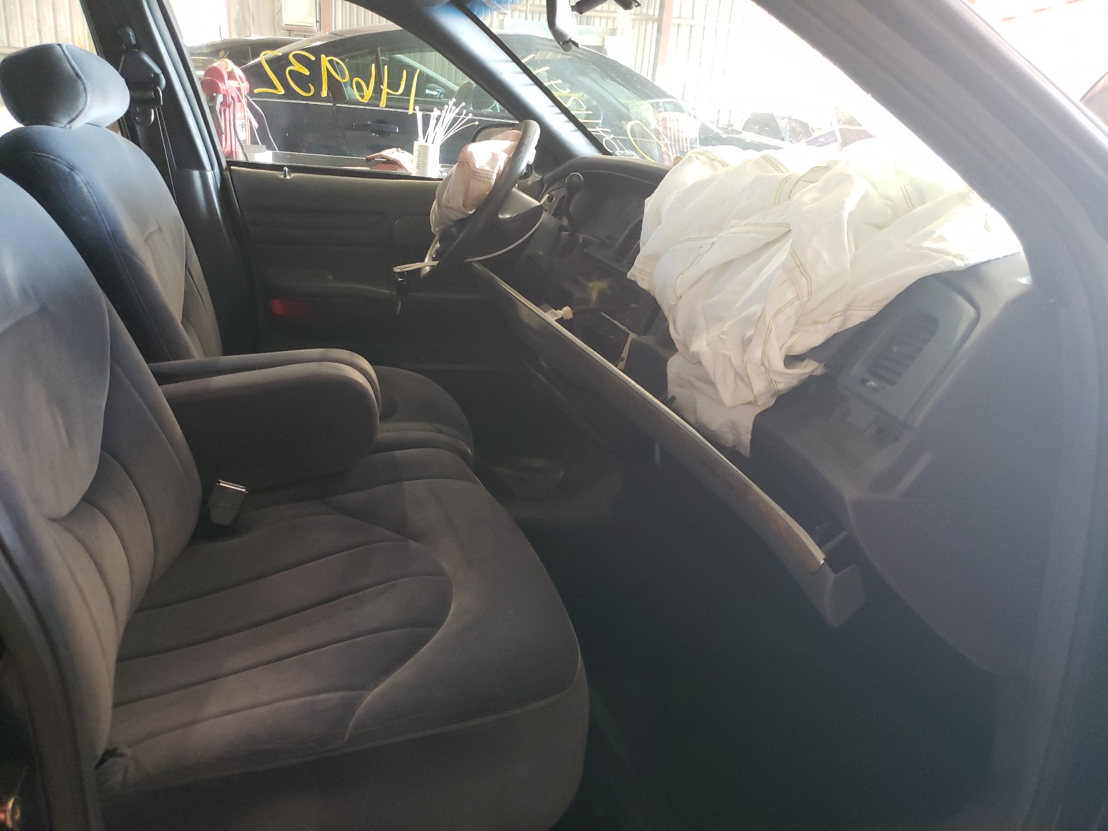 Photo 5 from auction – 1999 FORD CROWN VICT with VIN 2FAFP73W9XX154514