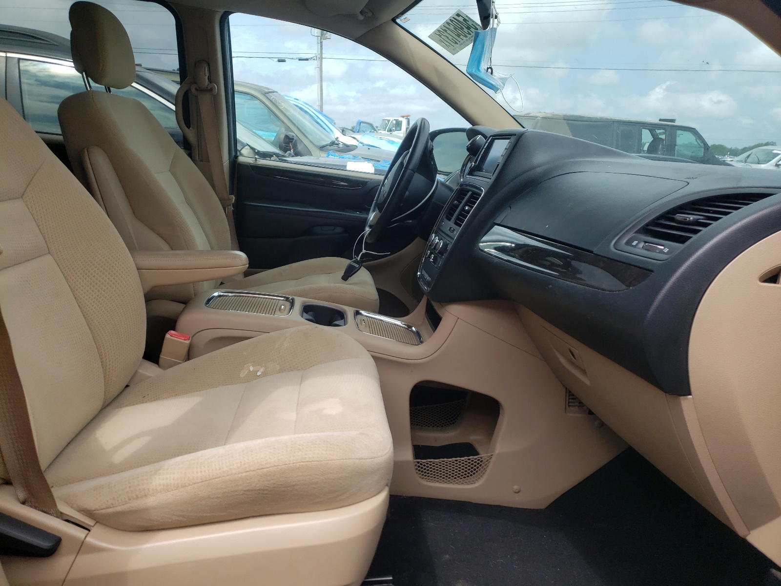 Photo 5 from auction – 2016 DODGE GRAND CARA with VIN 2C4RDGCG9GR366794