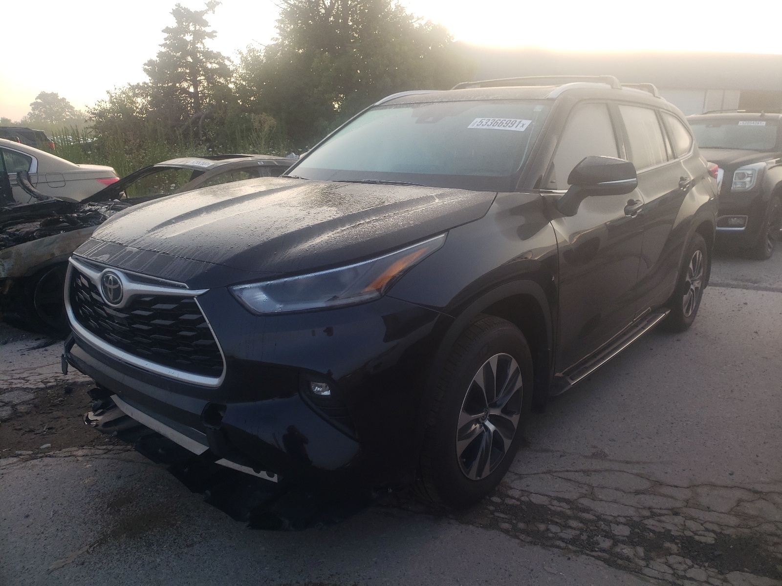 Photo 2 from auction – 2021 TOYOTA HIGHLANDER with VIN 5TDGZRBH9MS088299