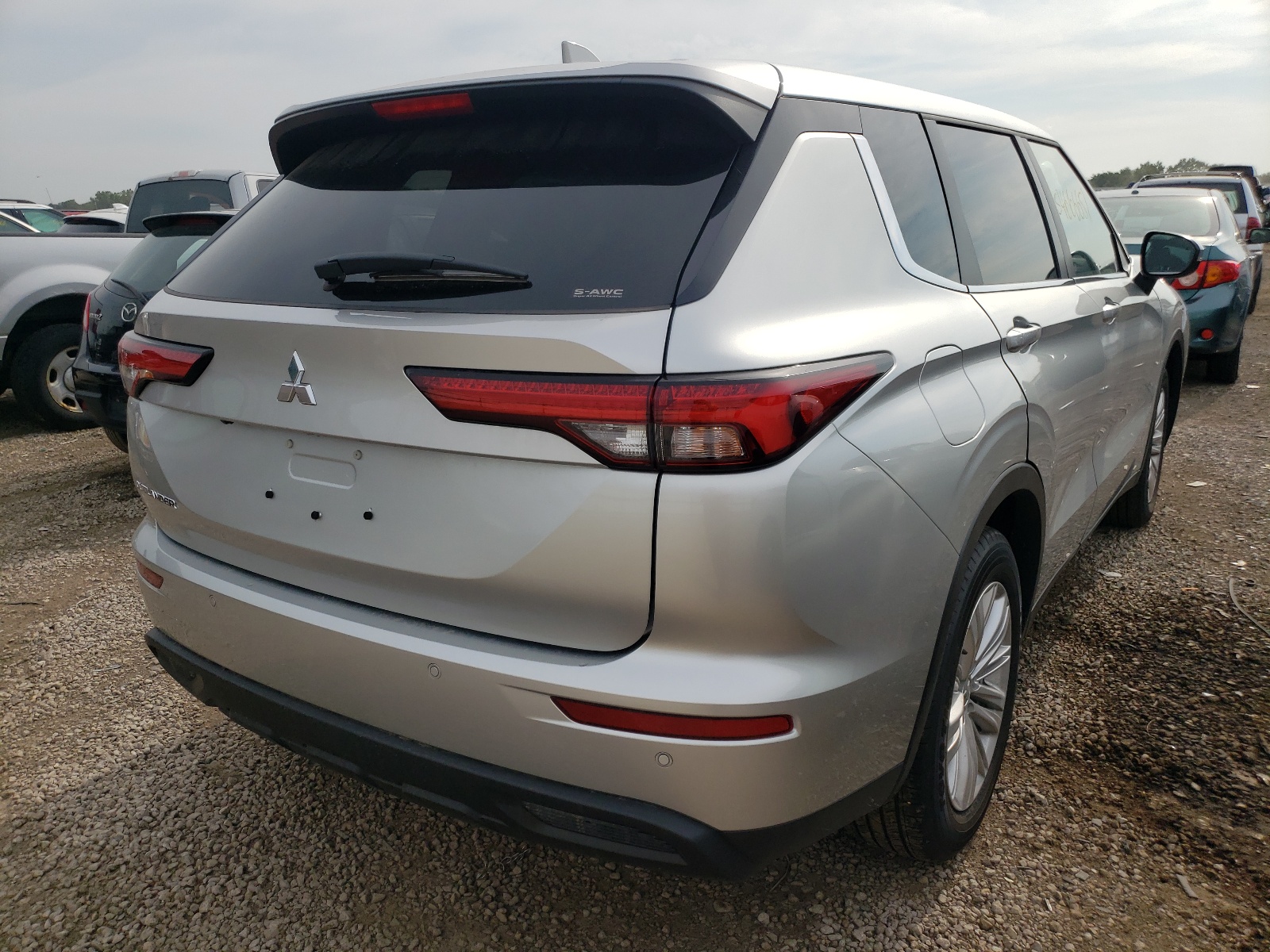 Photo 4 from auction – 2022 MITSUBISHI OUTLANDER with VIN JA4J4TA80NZ015920