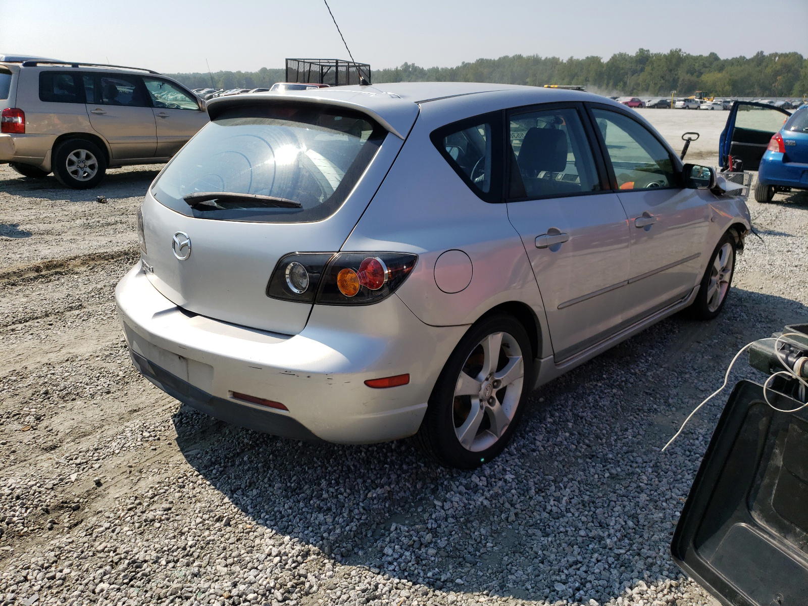 Photo 4 from auction – 2004 MAZDA 3 HATCHBAC with VIN JM1BK343741128373