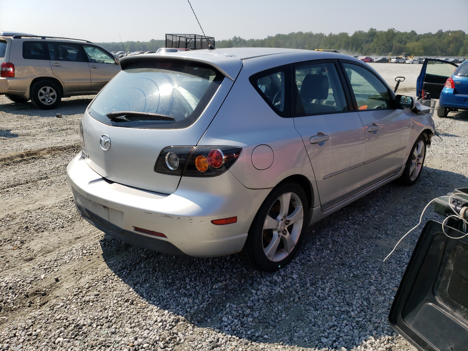 Zdjęcie 4 z aukcji – 2004 MAZDA 3 HATCHBAC z VIN JM1BK343741128373