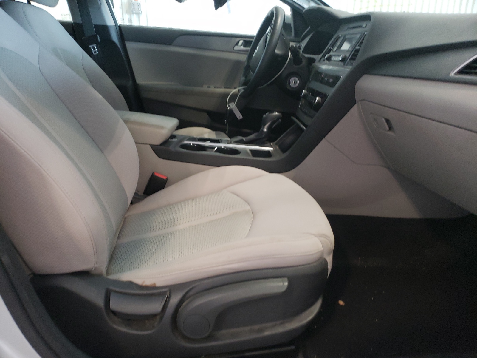 Photo 5 from auction – 2015 HYUNDAI SONATA SE with VIN 5NPE24AF1FH204974