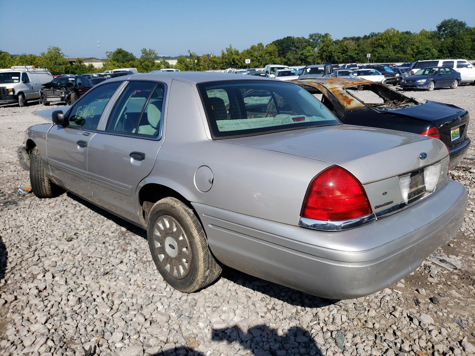 Photo 3 from auction – 2004 FORD CROWN VICT with VIN 2FAFP73W44X132545