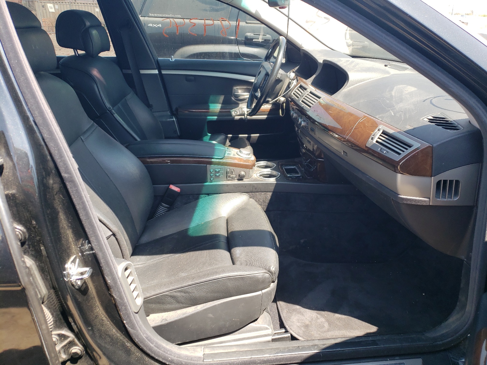 Photo 5 from auction – 2007 BMW 750 with VIN WBAHN83547DT65937