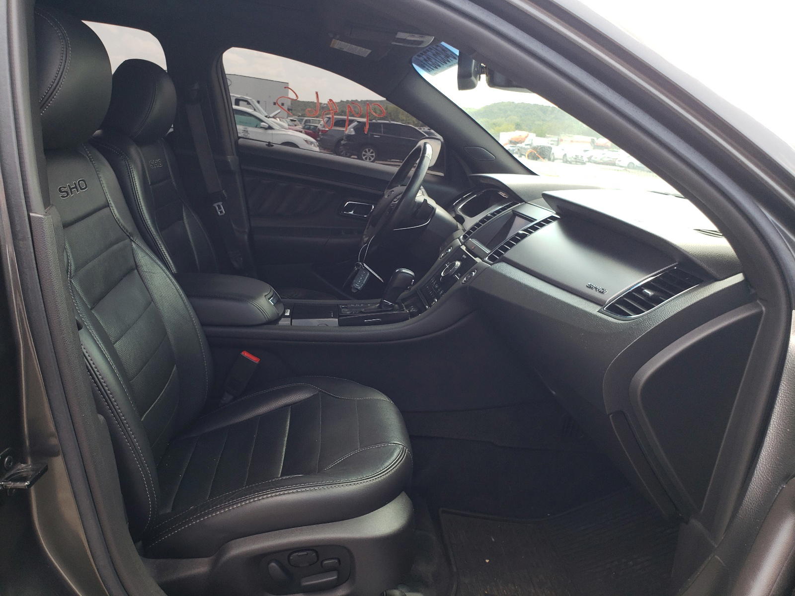 Photo 5 from auction – 2016 FORD TAURUS SHO with VIN 1FAHP2KT3GG129276