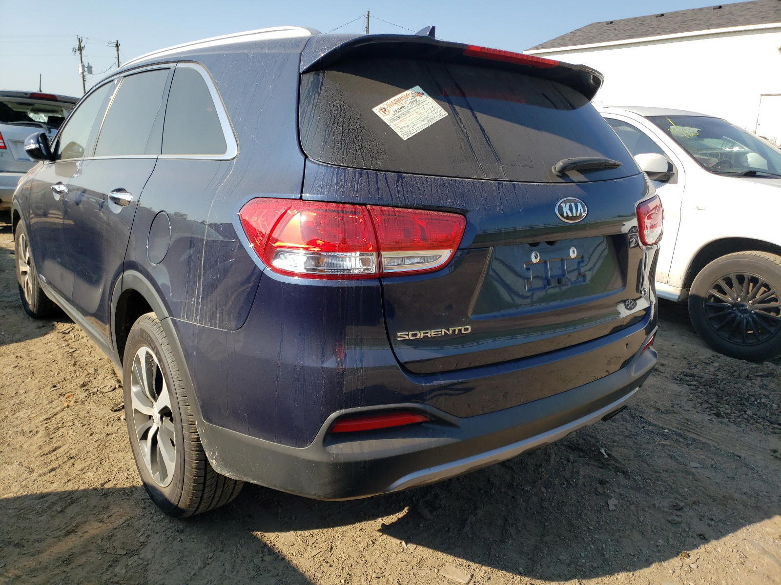 Photo 3 from auction – 2017 KIA SORENTO EX with VIN 5XYPHDA59HG319475