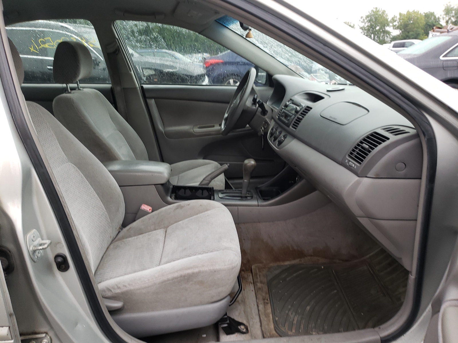 Photo 5 from auction – 2004 TOYOTA CAMRY LE with VIN 4T1BE32K04U284217