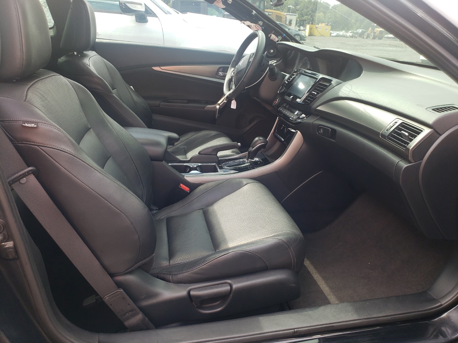 Photo 5 from auction – 2017 HONDA ACCORD EXL with VIN 1HGCT2B89HA001044