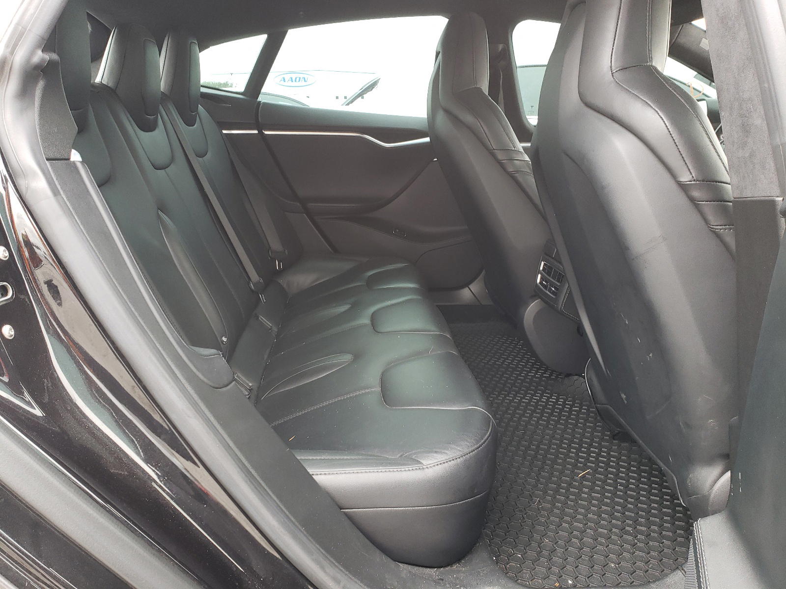 Photo 6 from auction – 2015 TESLA MODEL S with VIN 5YJSA1E28FF112349