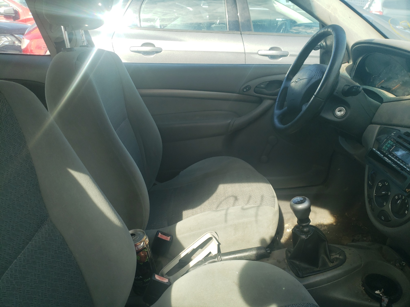 Photo 5 from auction – 2000 FORD FOCUS ZX3 with VIN 3FAFP3132YR129746