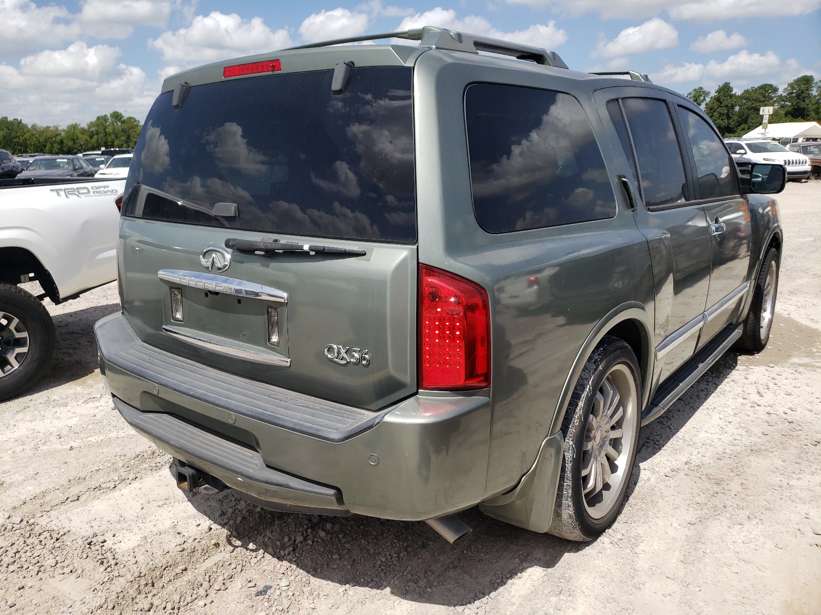 Photo 4 from auction – 2005 INFINITI QX56 with VIN 5N3AA08A55N805312
