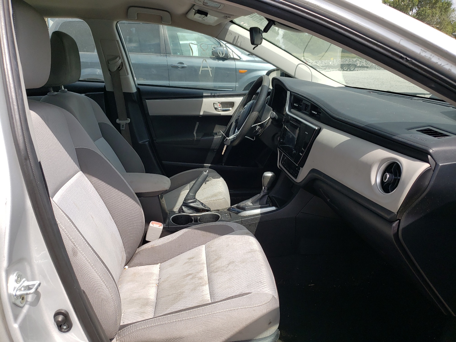 Photo 5 from auction – 2017 TOYOTA COROLLA L with VIN 5YFBURHE3HP634647
