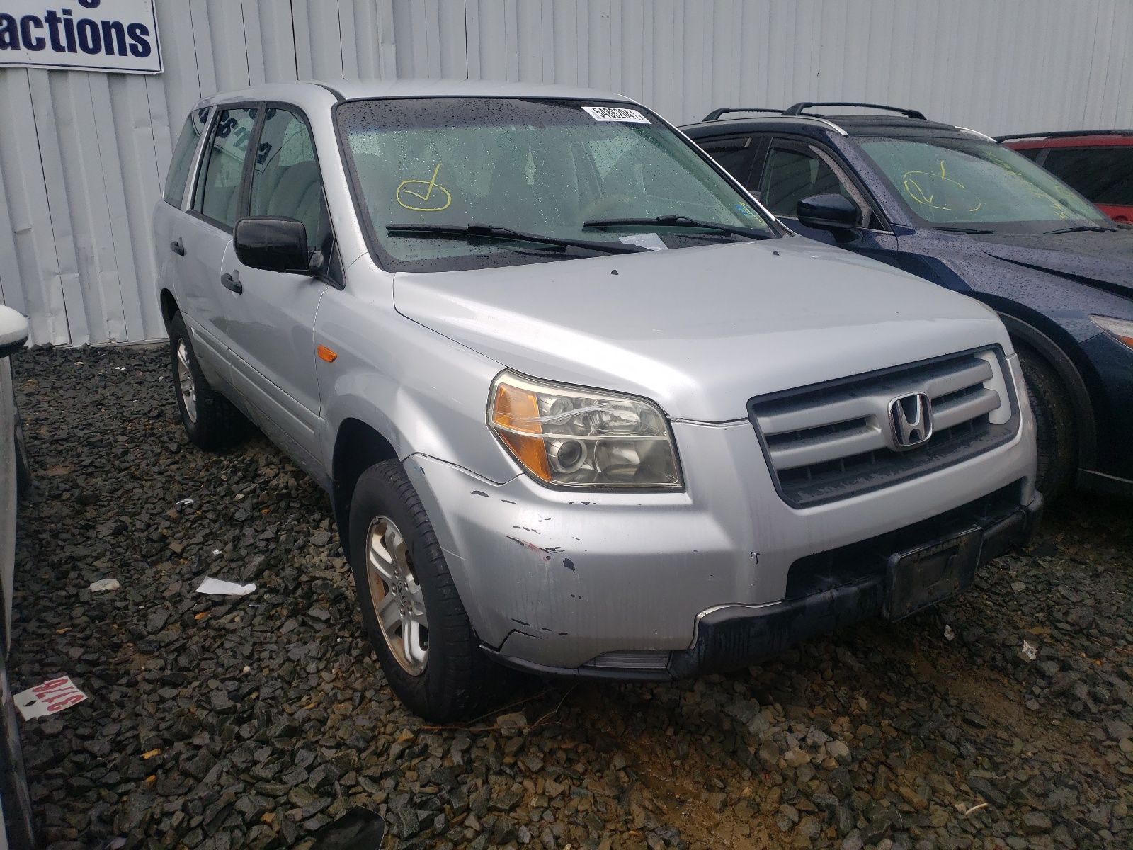 Photo 9 from auction – 2006 HONDA PILOT LX with VIN 2HKYF18106H552940