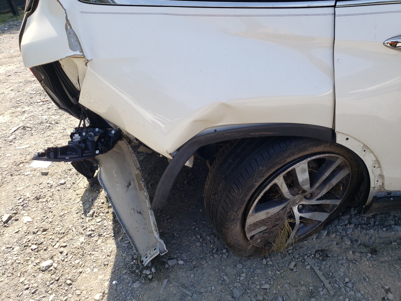 Photo 9 from auction – 2017 HONDA PILOT TOUR with VIN 5FNYF6H96HB026168