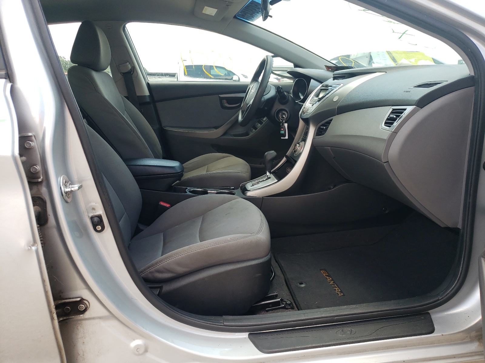 Photo 5 from auction – 2012 HYUNDAI ELANTRA GL with VIN 5NPDH4AE0CH083321