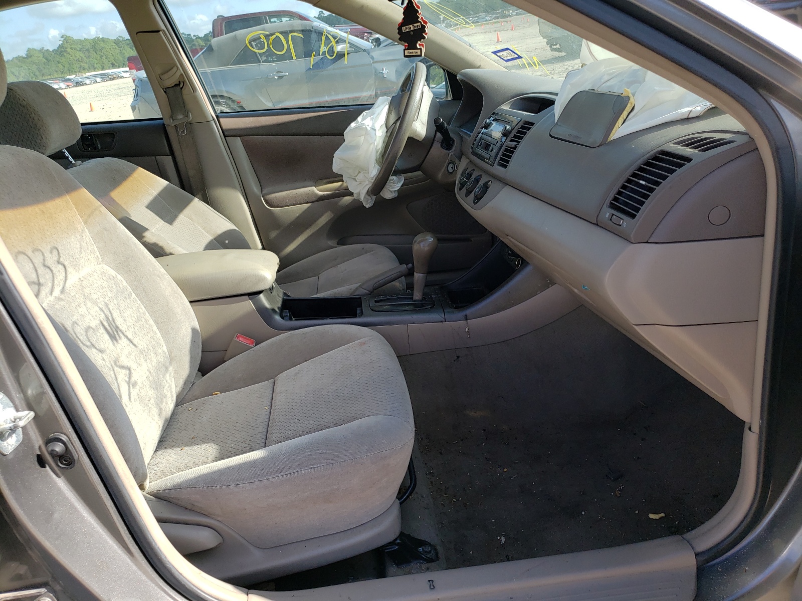 Photo 5 from auction – 2002 TOYOTA CAMRY LE with VIN 4T1BE32KX2U640699