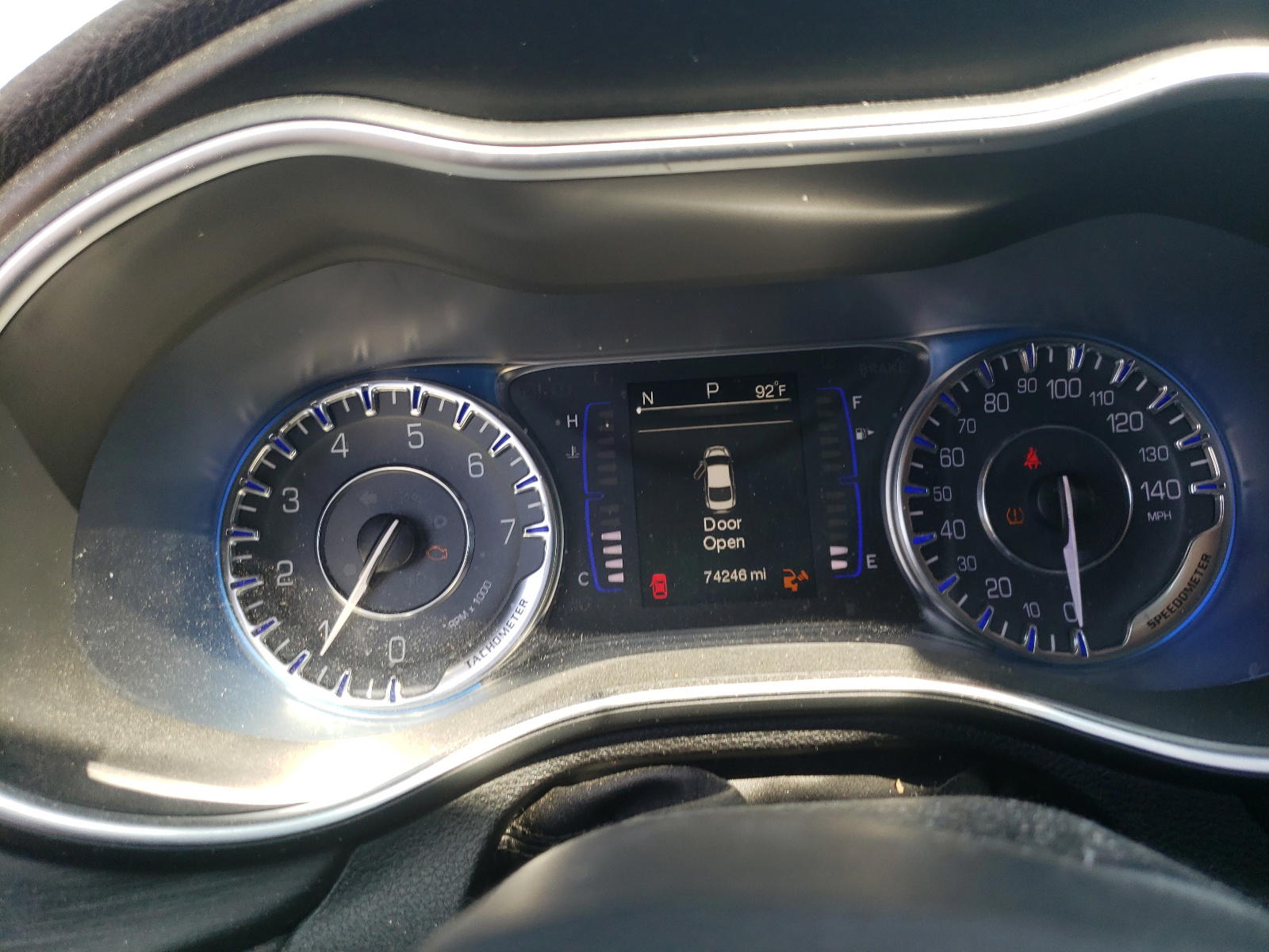Photo 8 from auction – 2015 CHRYSLER 200 LIMITE with VIN 1C3CCCAB0FN635225