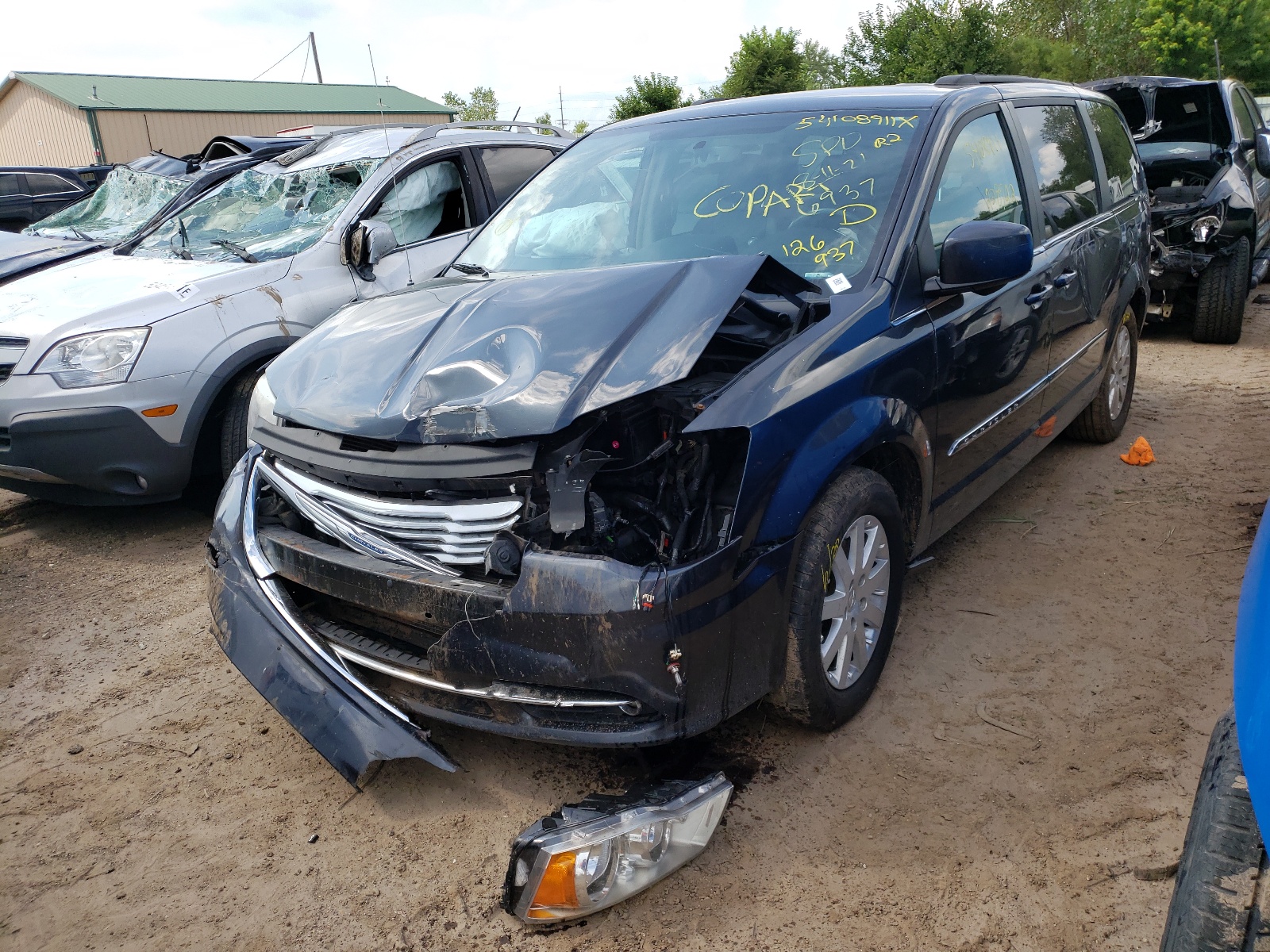 Photo 2 from auction – 2014 CHRYSLER TOWN & COU with VIN 2C4RC1BG2ER126937