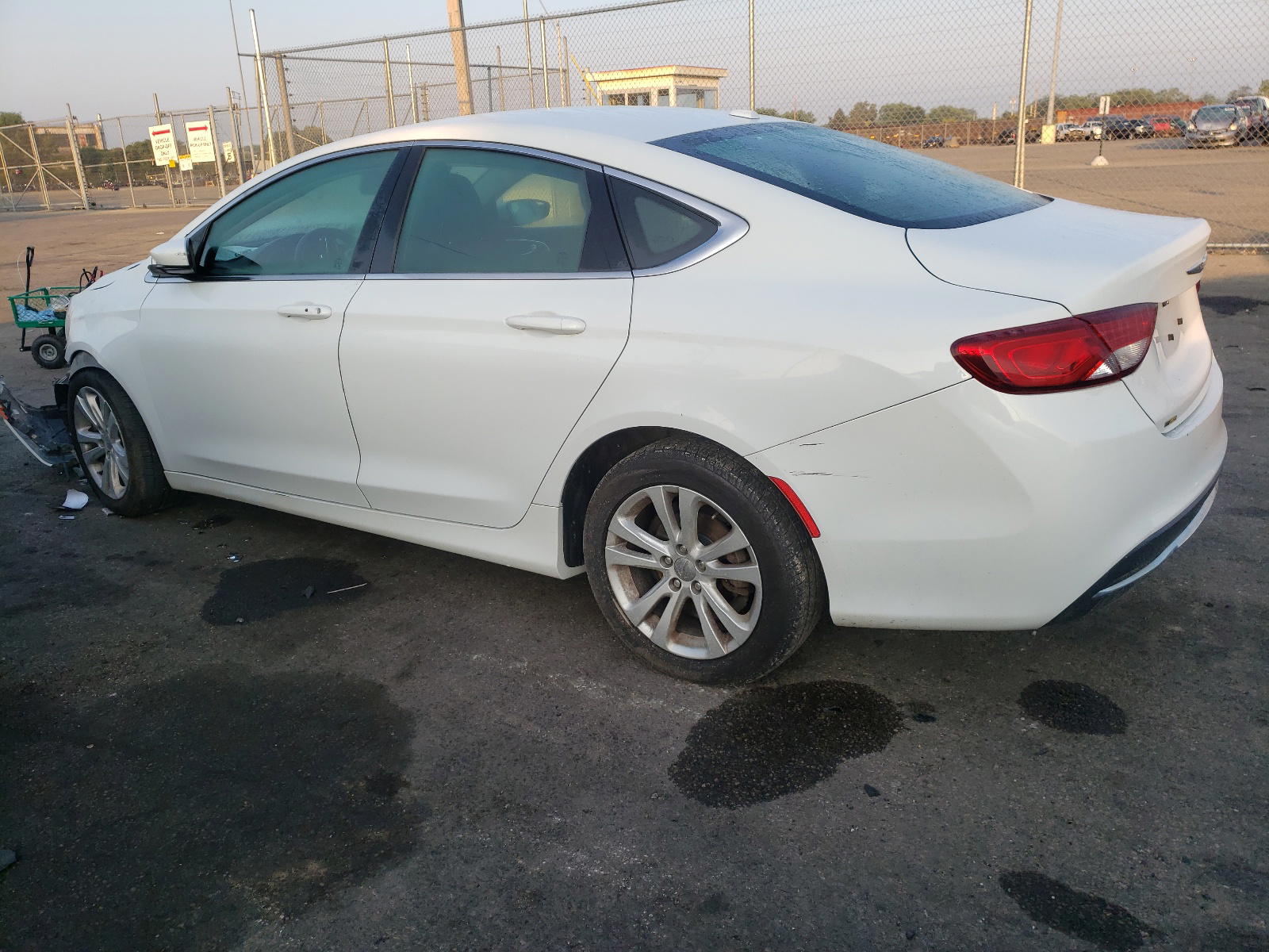 Photo 3 from auction – 2015 CHRYSLER 200 LIMITE with VIN 1C3CCCAB4FN719869