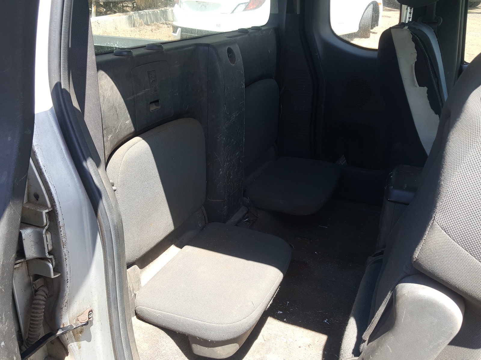 Photo 6 from auction – 2005 NISSAN FRONTIER K with VIN 1N6BD06T55C444279