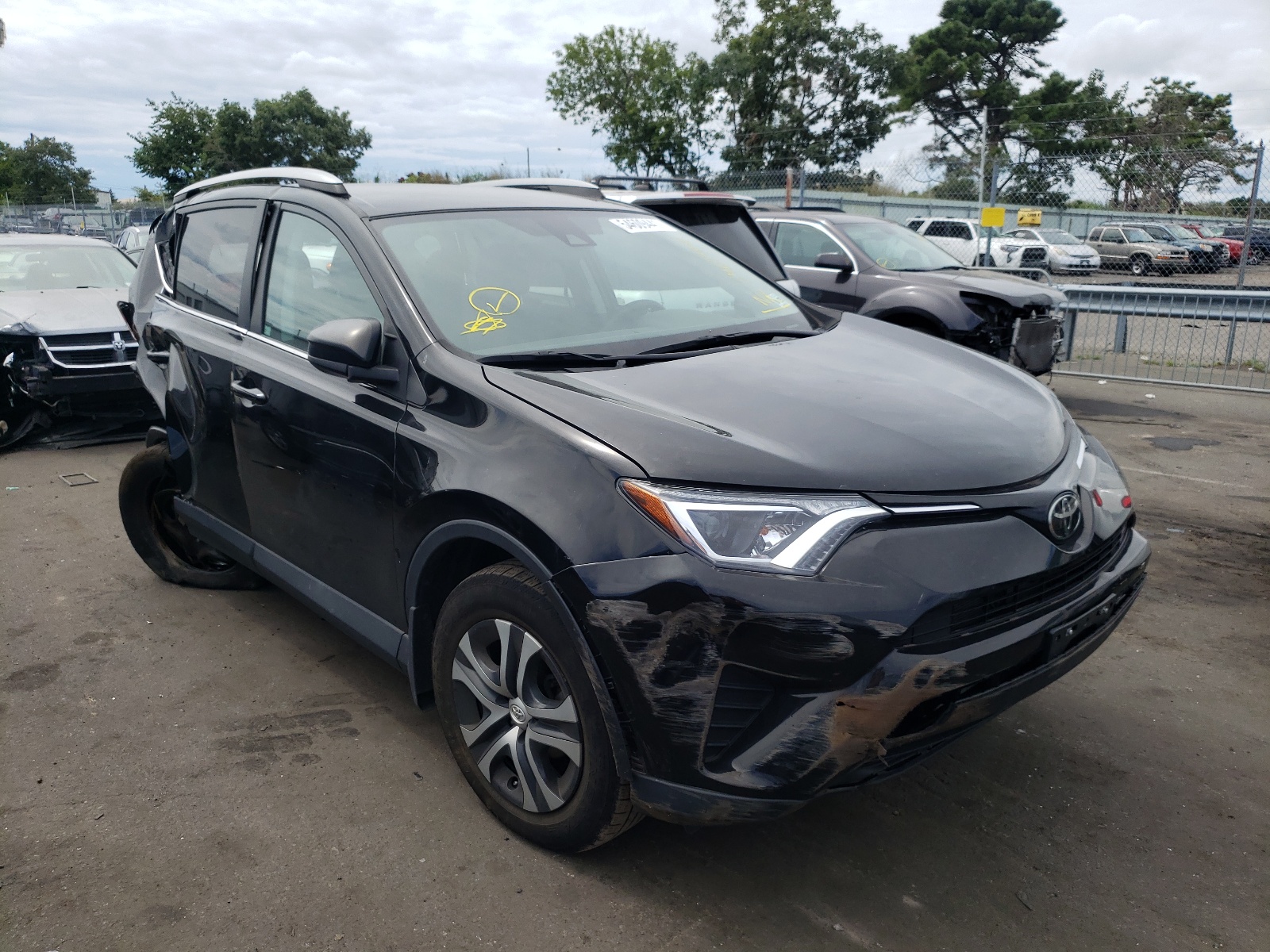 Photo 1 from auction – 2018 TOYOTA RAV4 LE with VIN 2T3BFREV8JW805774