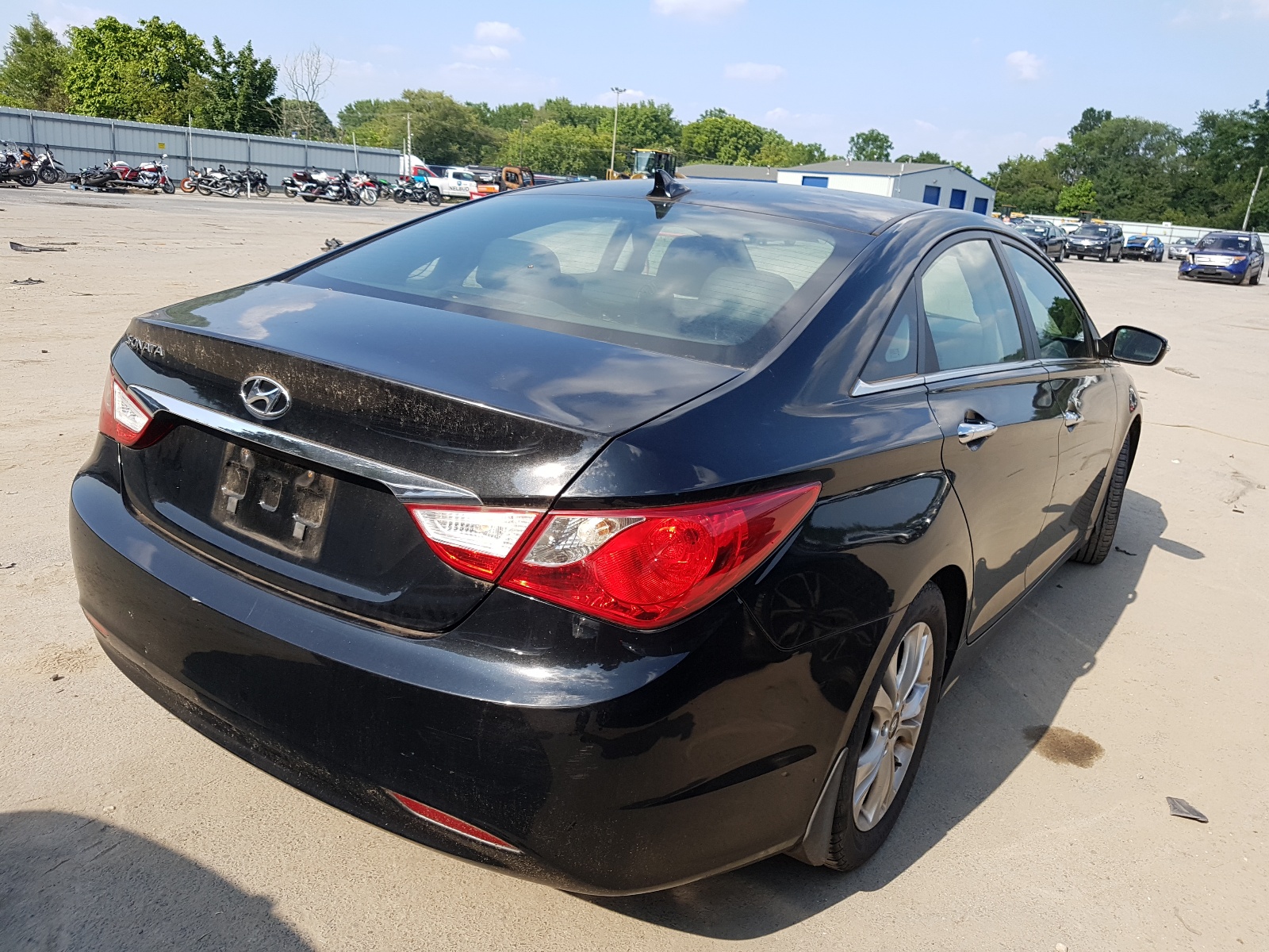 Photo 4 from auction – 2011 HYUNDAI SONATA SE with VIN 5NPEC4AC9BH118521