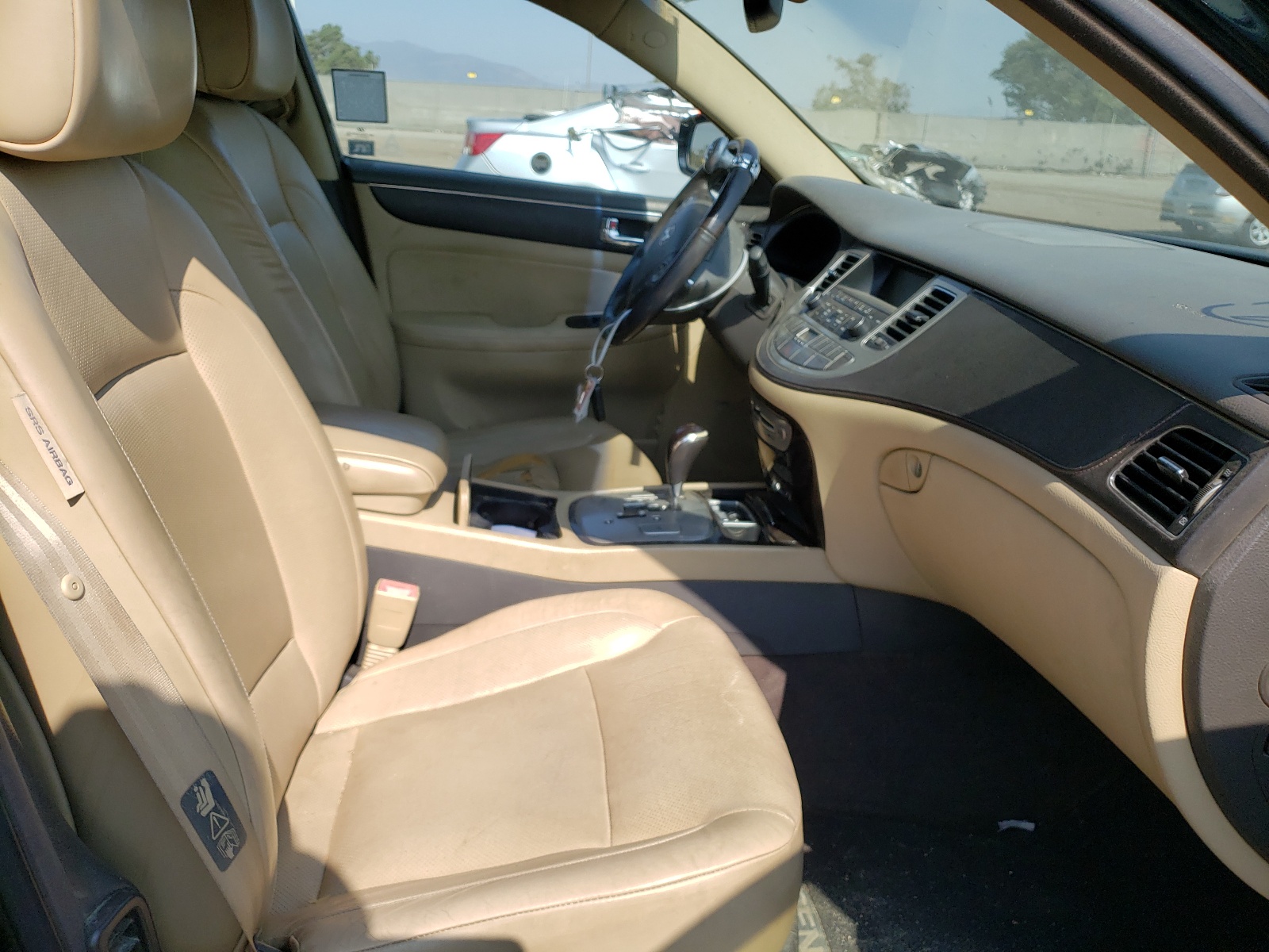 Photo 5 from auction – 2009 HYUNDAI GENESIS 4. with VIN KMHGC46F79U047018