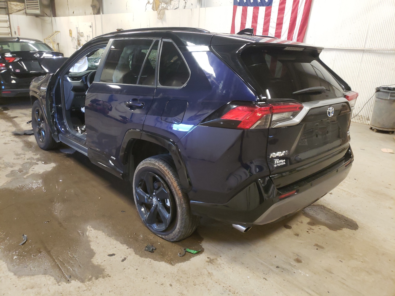 Photo 3 from auction – 2020 TOYOTA RAV4 XSE with VIN 2T3EWRFVXLW074005