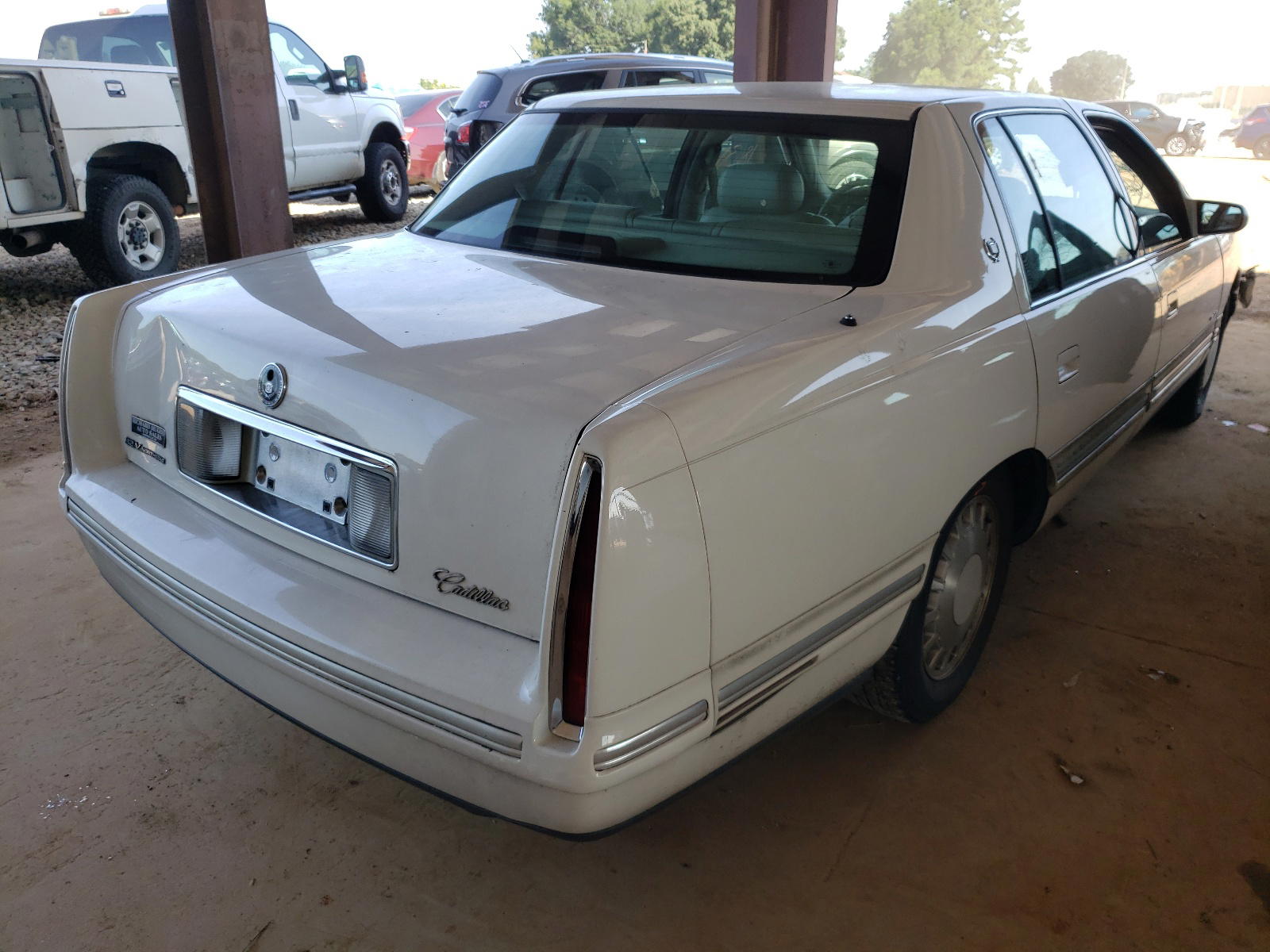 Photo 4 from auction – 1998 CADILLAC DEVILLE with VIN 1G6KD54Y8WU756397